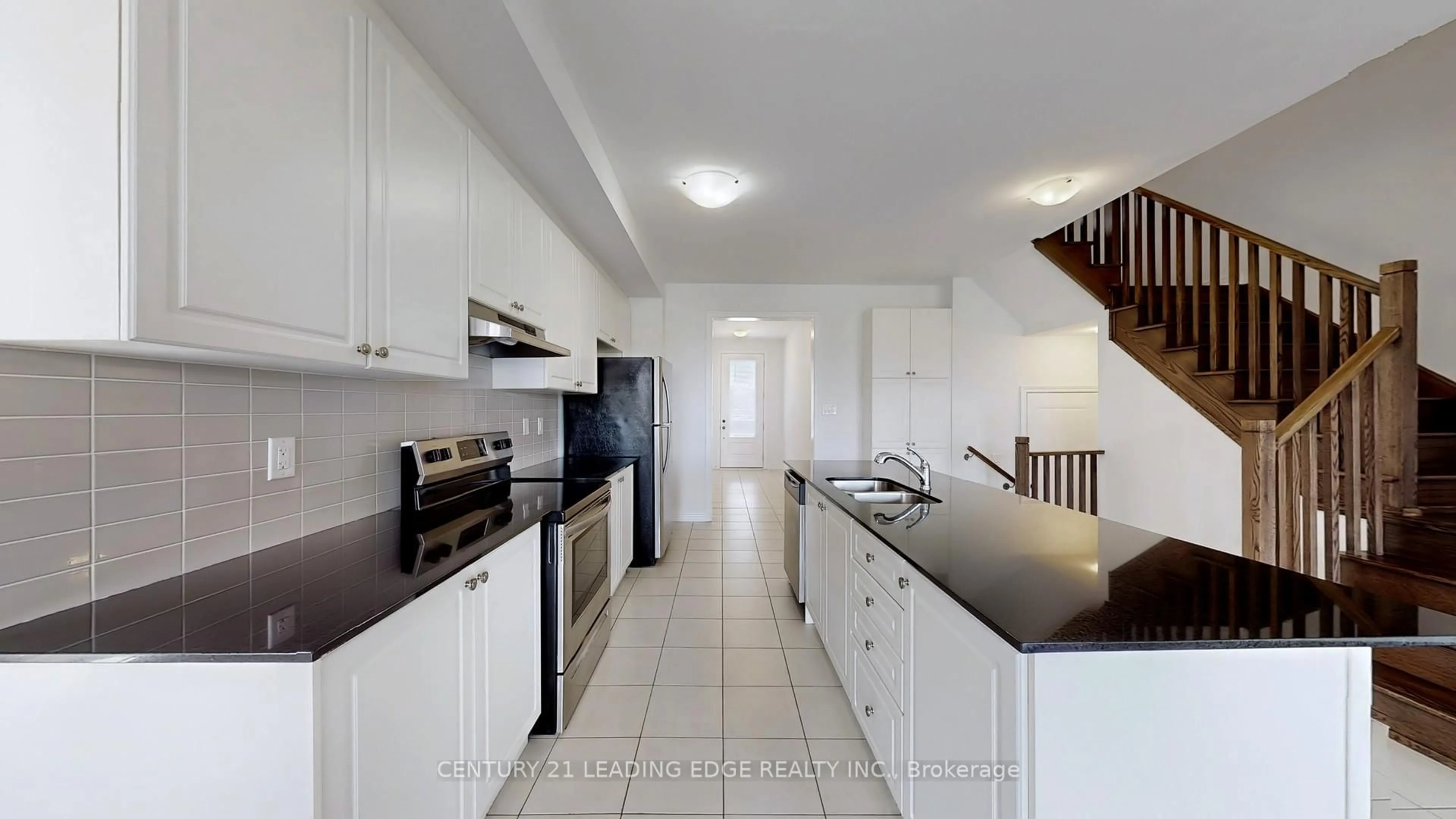 Standard kitchen, ceramic/tile floor for 2025 Mullen St, Innisfil Ontario L9S 0J8