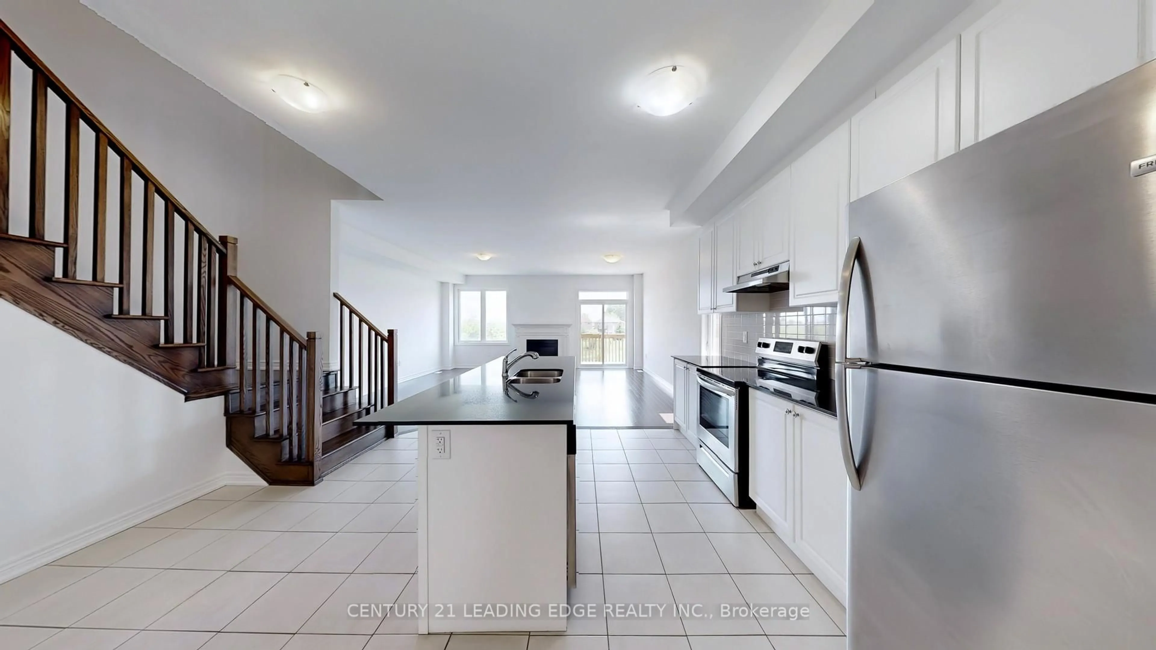 Open concept kitchen, ceramic/tile floor for 2025 Mullen St, Innisfil Ontario L9S 0J8