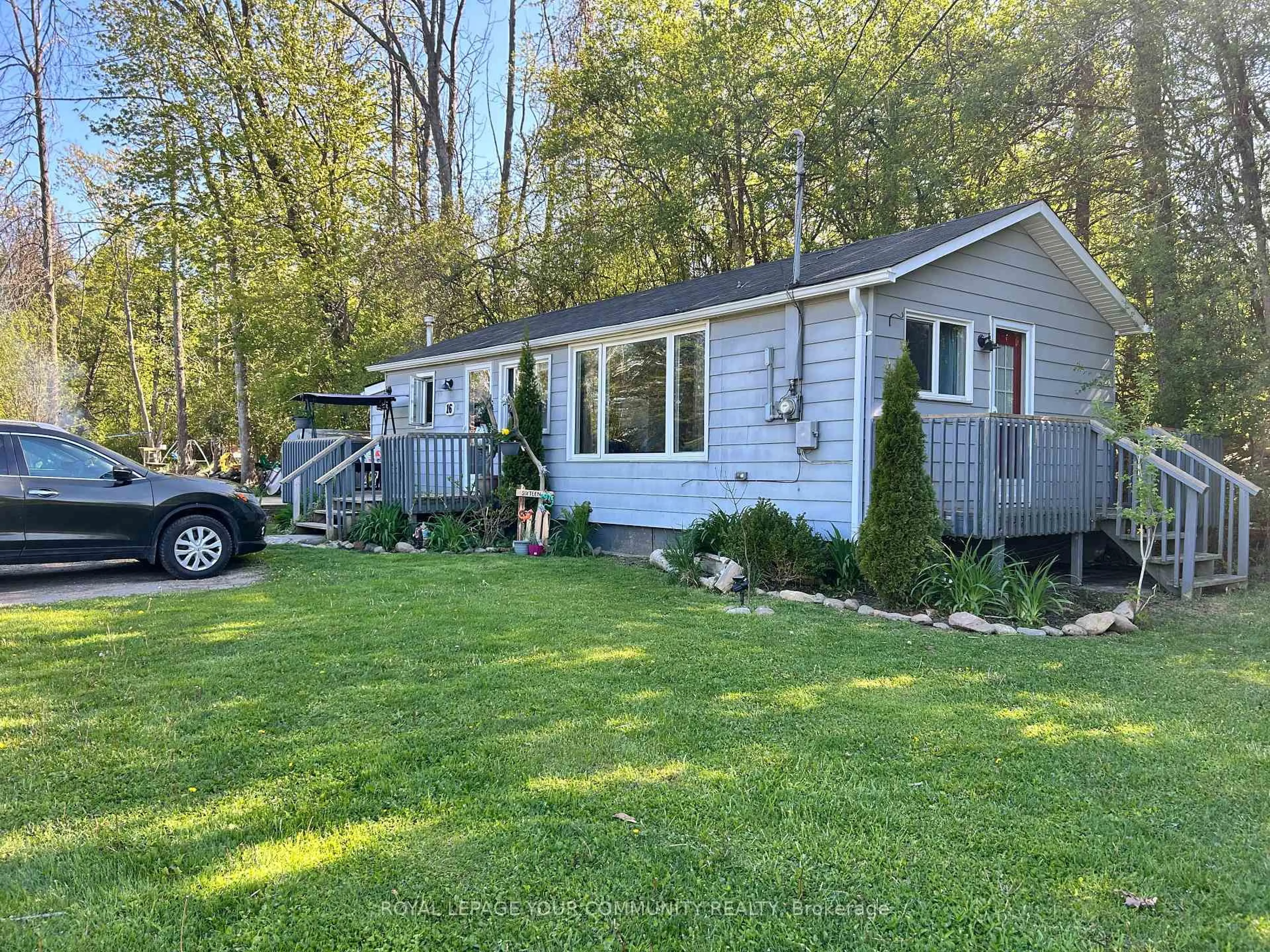Home with vinyl exterior material, water/lake/river/ocean view for 16 Christidis Dr, Georgina Ontario L0E 1L0