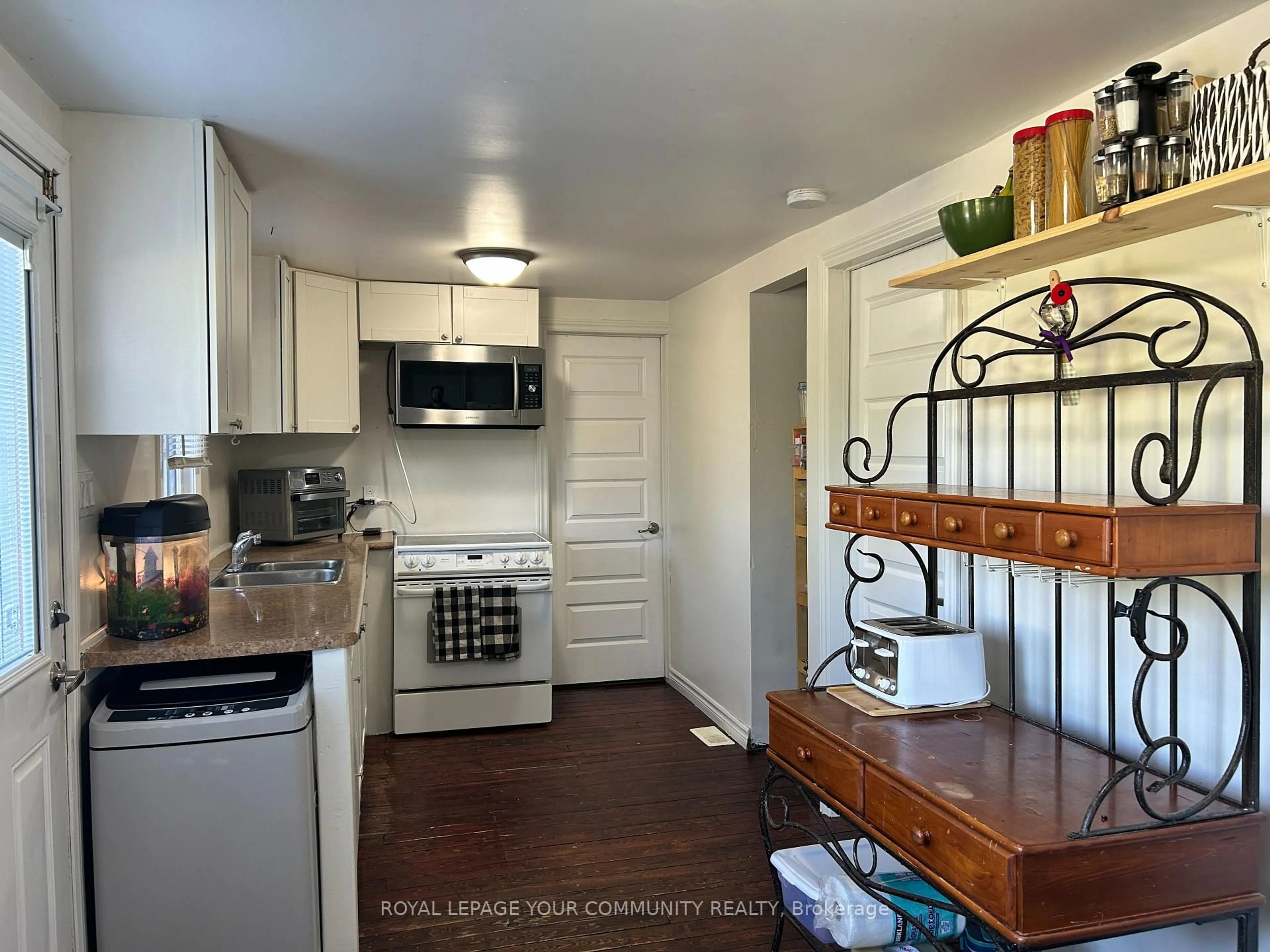 Open concept kitchen, unknown for 16 Christidis Dr, Georgina Ontario L0E 1L0