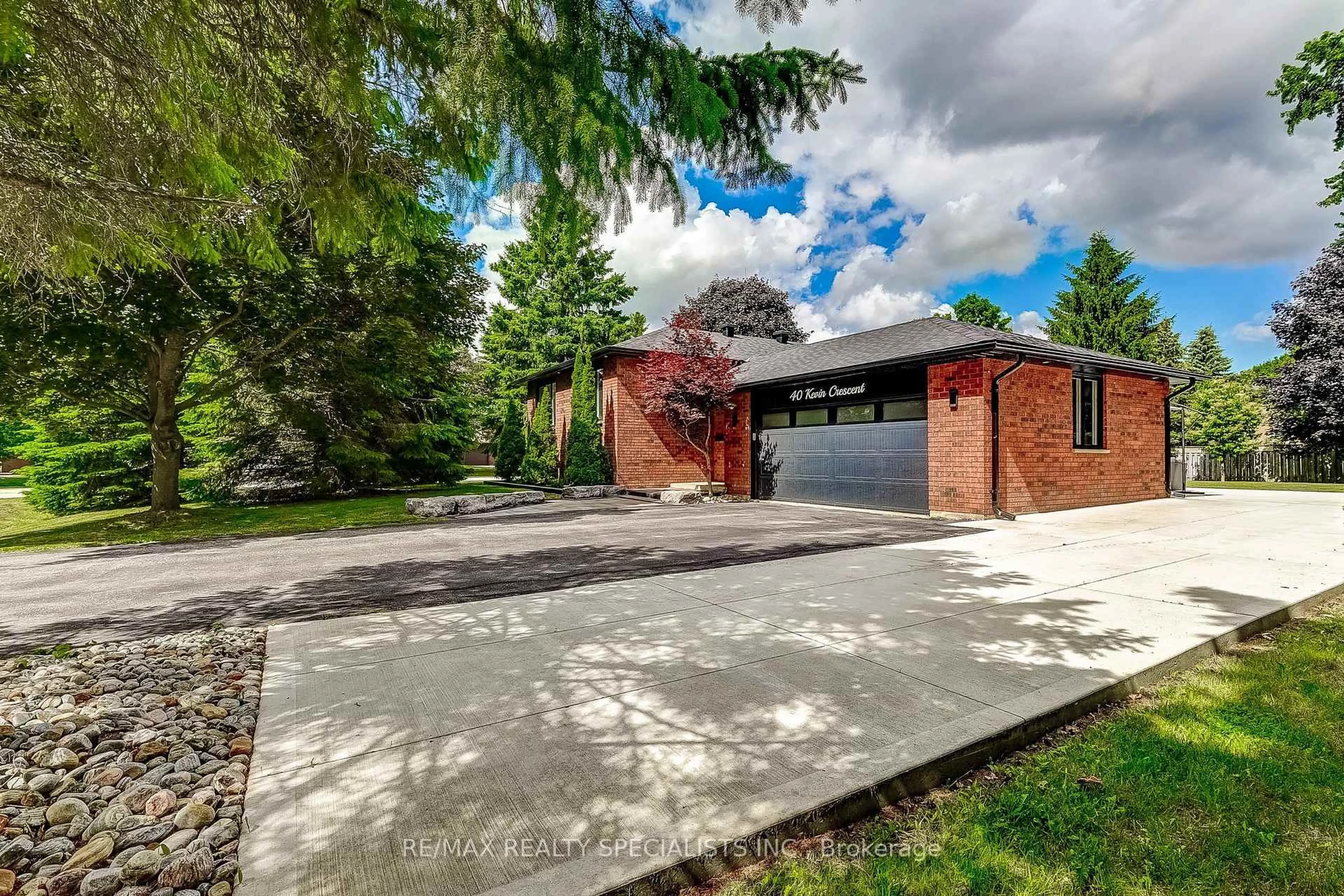 Home with brick exterior material, street for 40 Kevin Cres, Essa Ontario L0L 2N0