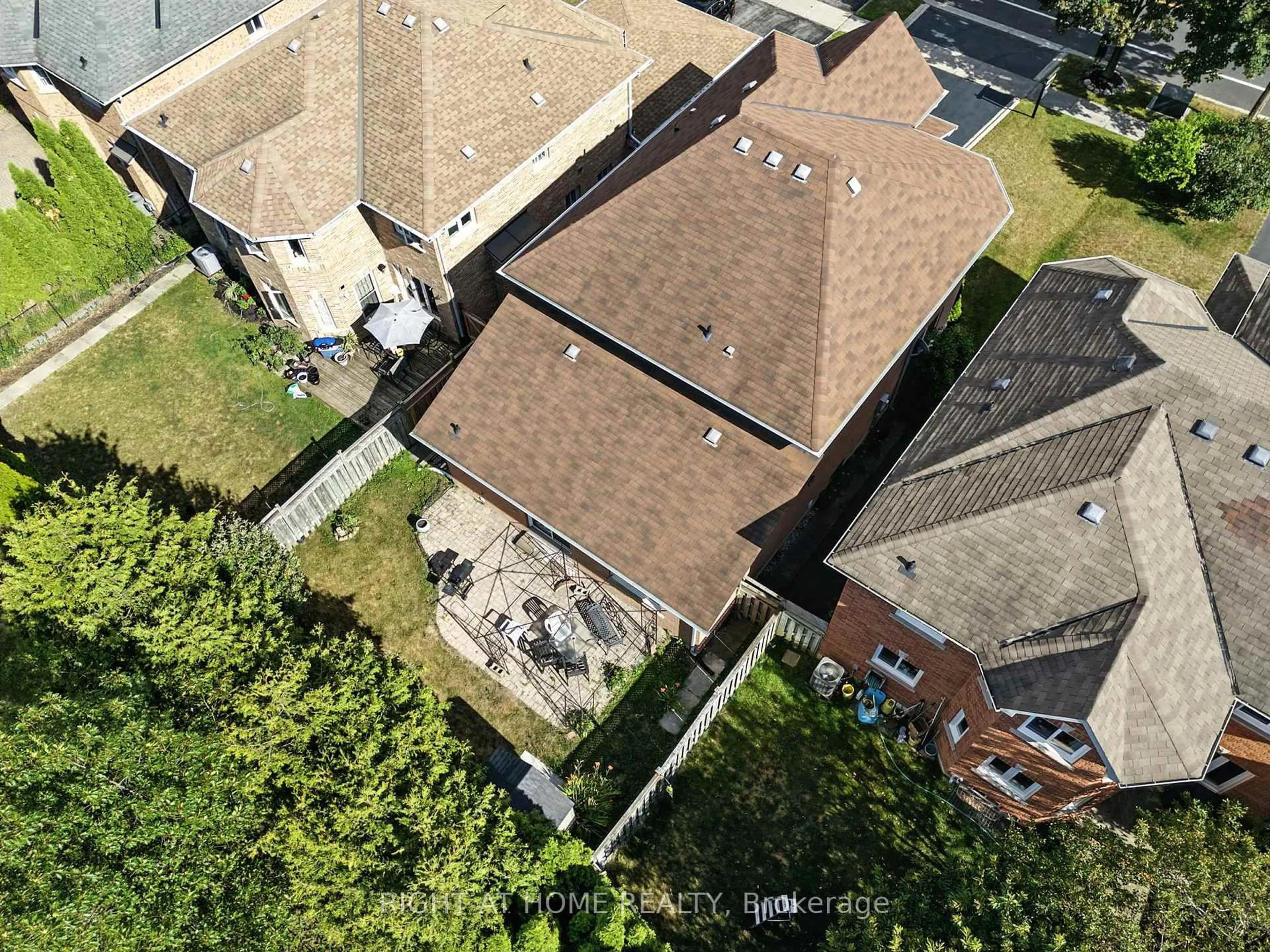 A pic from outside/outdoor area/front of a property/back of a property/a pic from drone, street for 91 Havelock Gate, Markham Ontario L3S 3P6