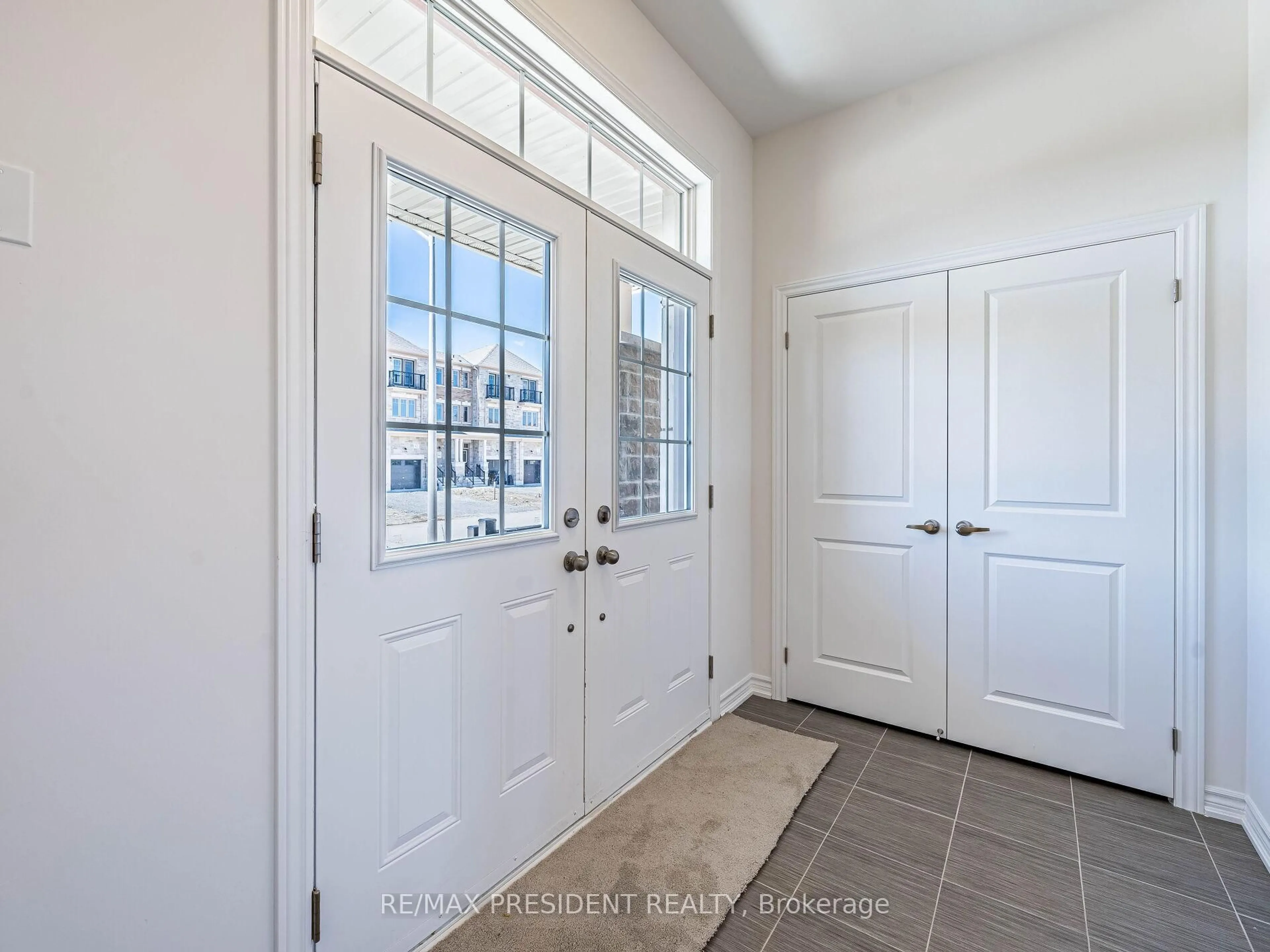 Indoor entryway for 65 Brethet Hts, New Tecumseth Ontario L0G 1A0