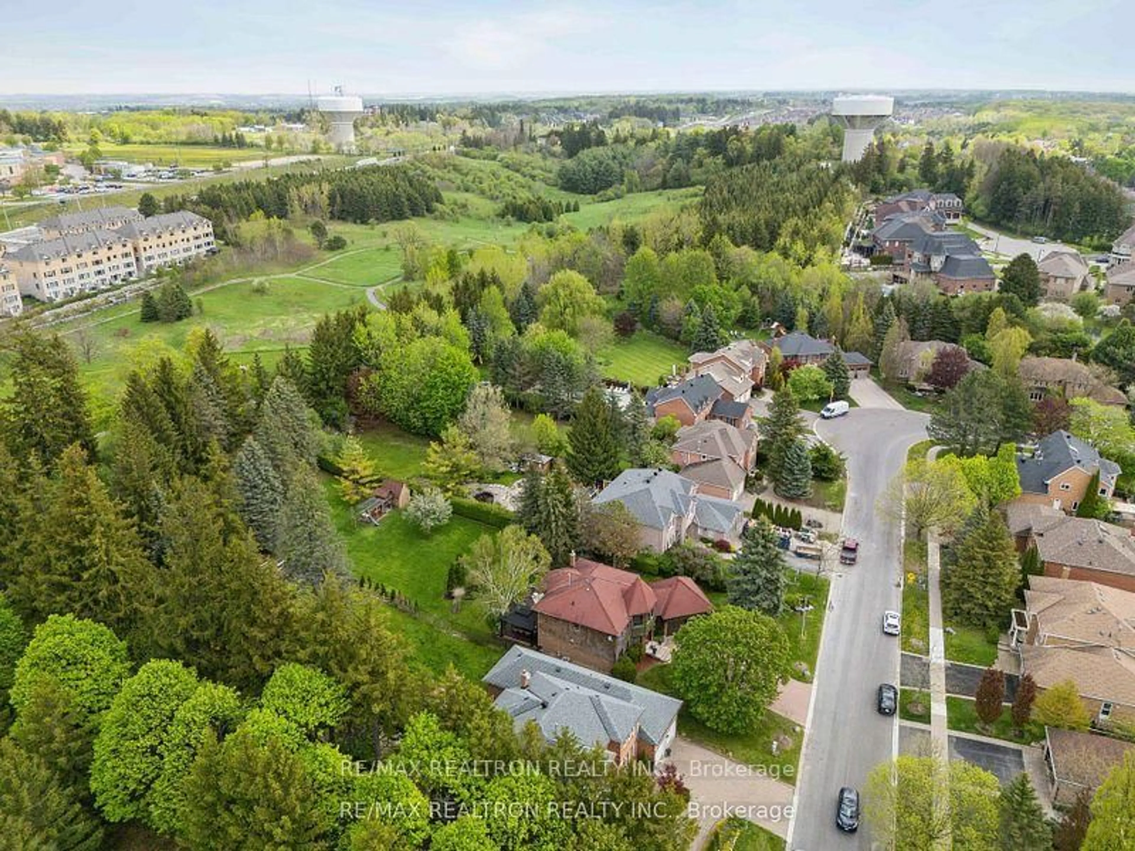 A pic from outside/outdoor area/front of a property/back of a property/a pic from drone, unknown for 41 Bloomfield Tr, Richmond Hill Ontario L4E 2K5