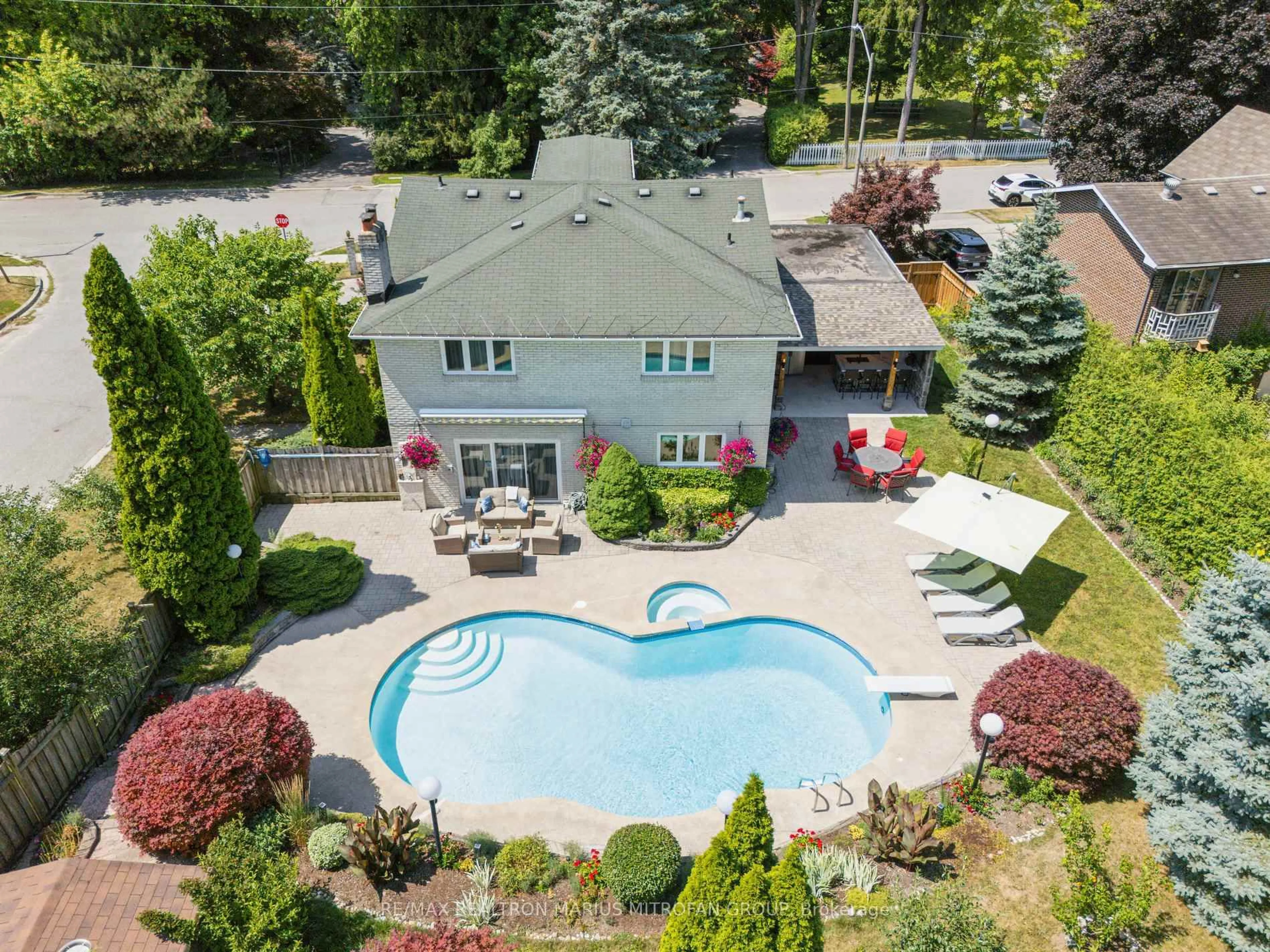 A pic from outside/outdoor area/front of a property/back of a property/a pic from drone, unknown for 77 German Mills Rd, Markham Ontario L3T 4H8