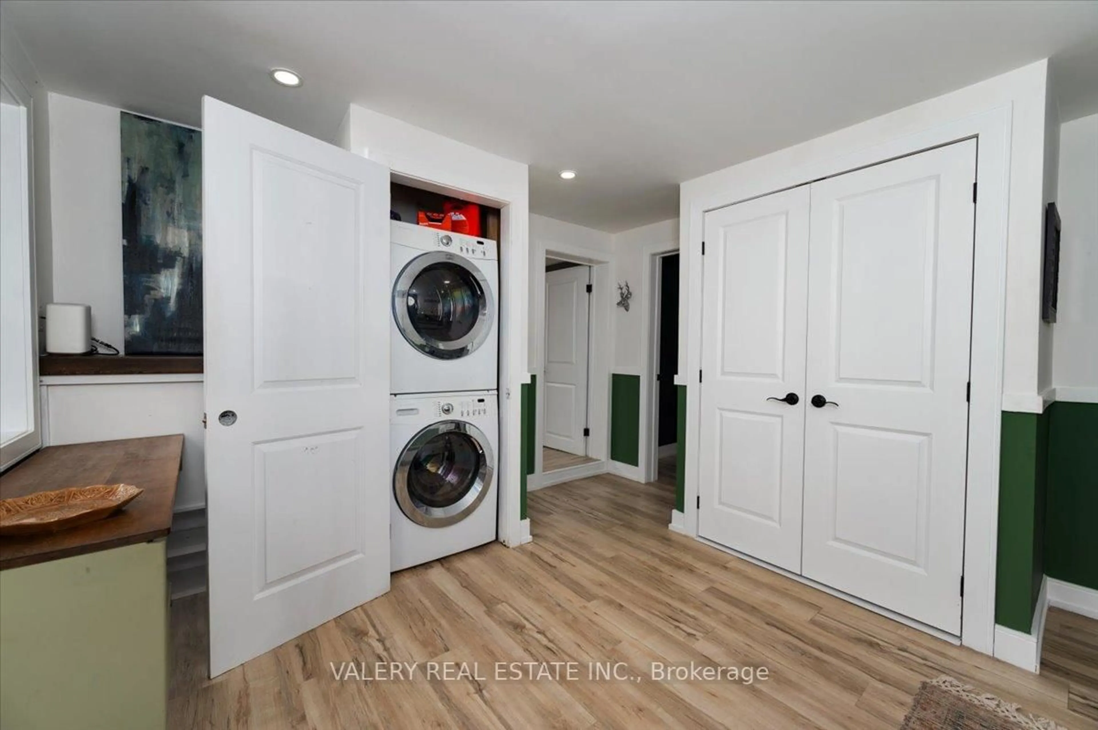 Laundry room for 1020 Ewart St, Innisfil Ontario L0L 1C0