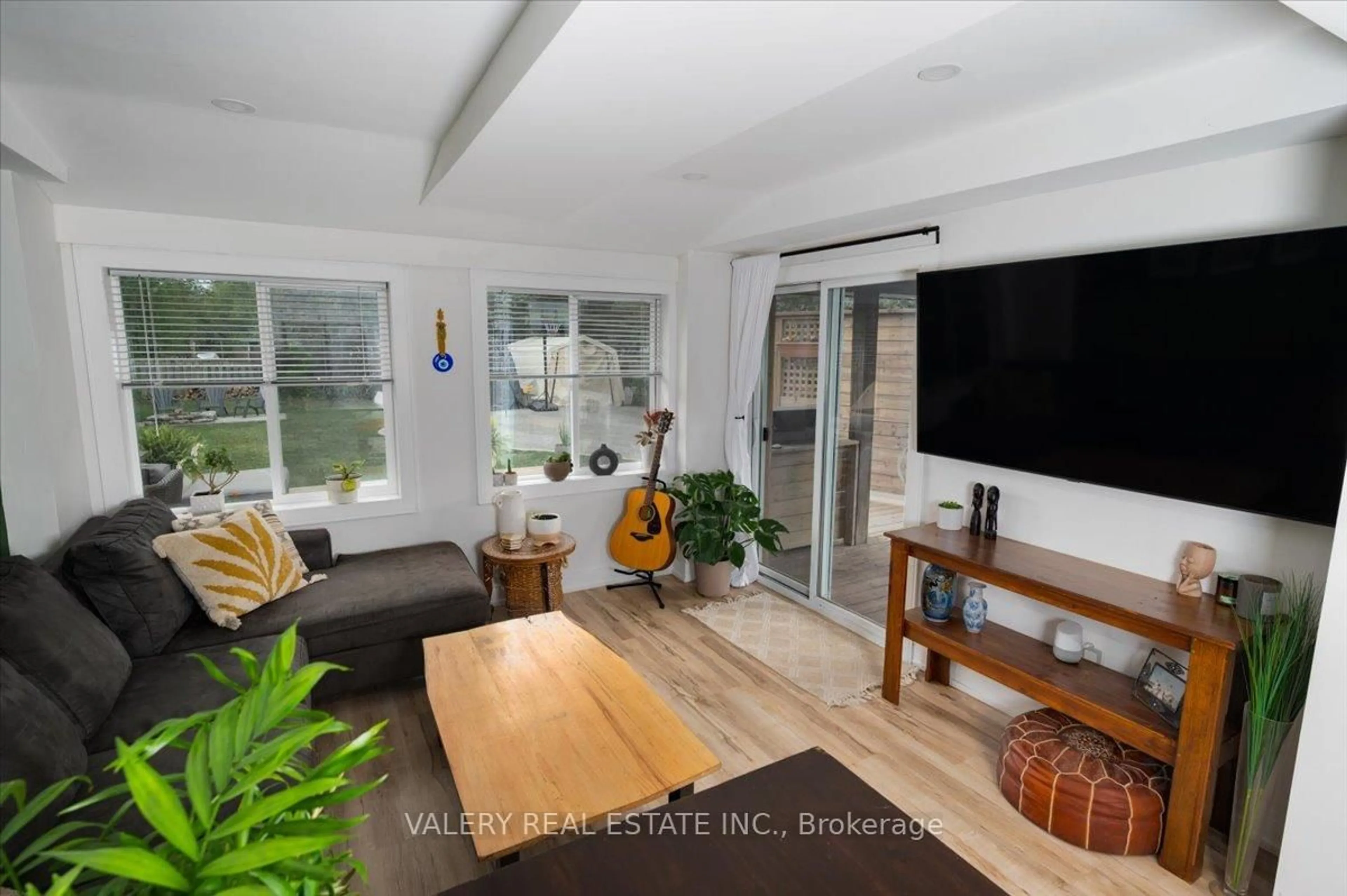 Living room with furniture, wood/laminate floor for 1020 Ewart St, Innisfil Ontario L0L 1C0