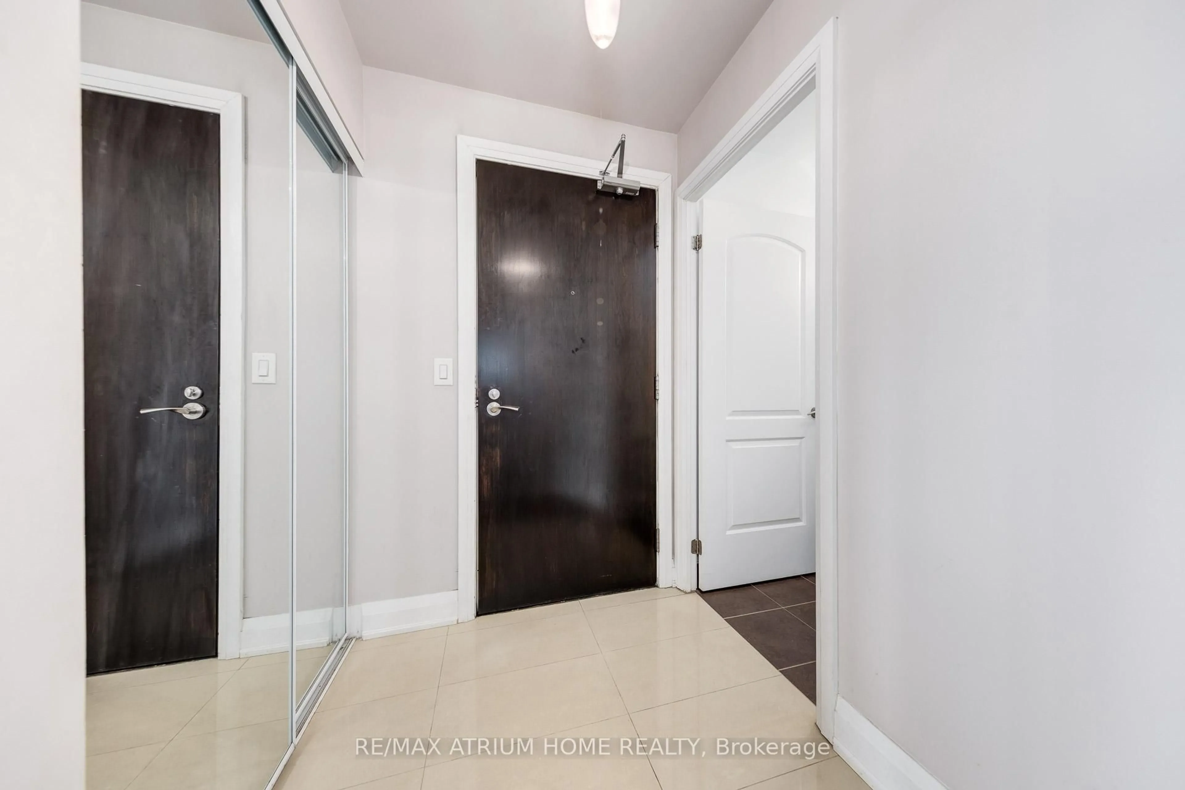 Indoor entryway for 20 North Park Rd #1707, Vaughan Ontario L4J 0G7