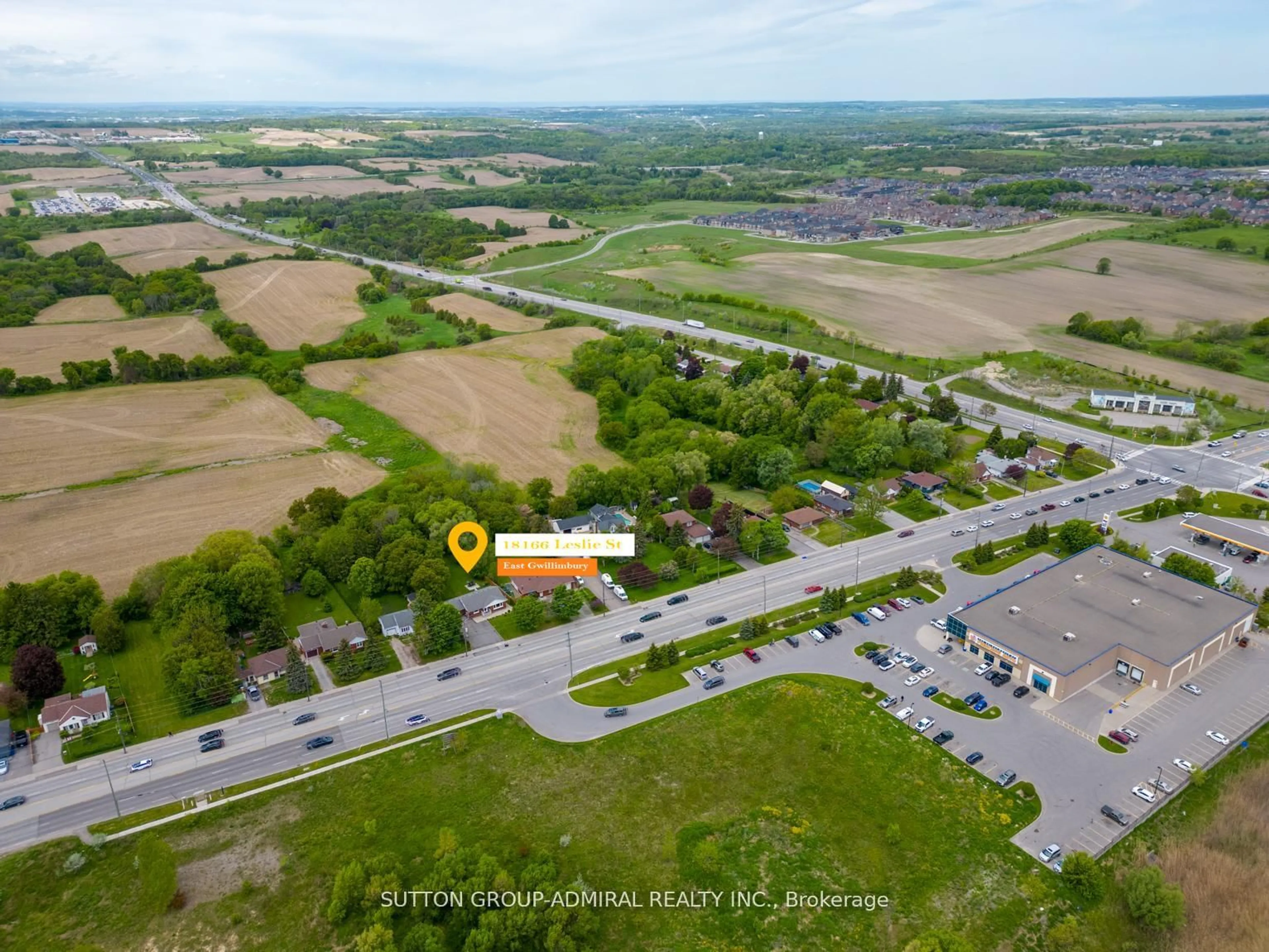 A pic from outside/outdoor area/front of a property/back of a property/a pic from drone, street for 18166 Leslie St, East Gwillimbury Ontario L9N 0M5