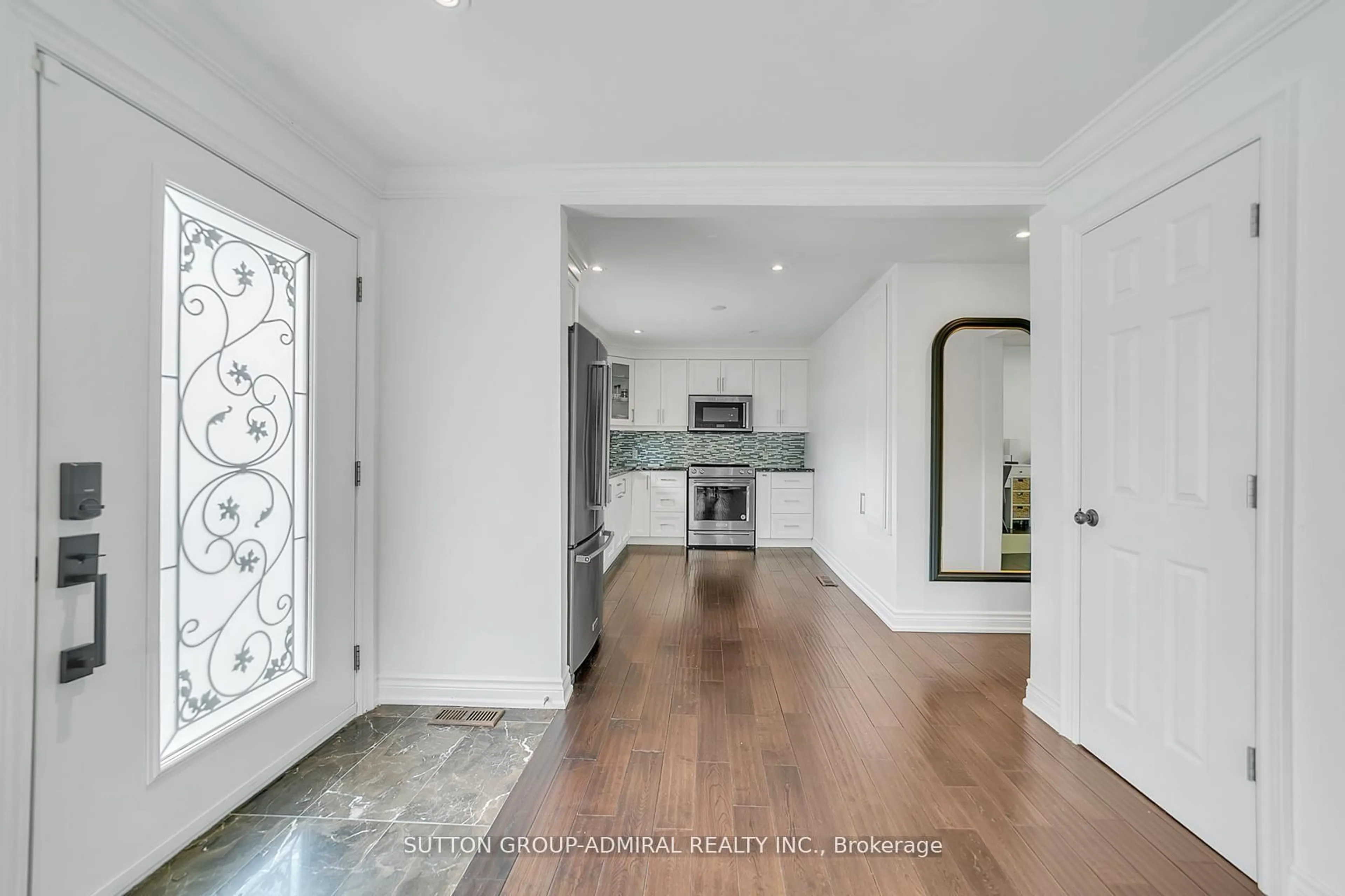 Indoor entryway for 18166 Leslie St, East Gwillimbury Ontario L9N 0M5