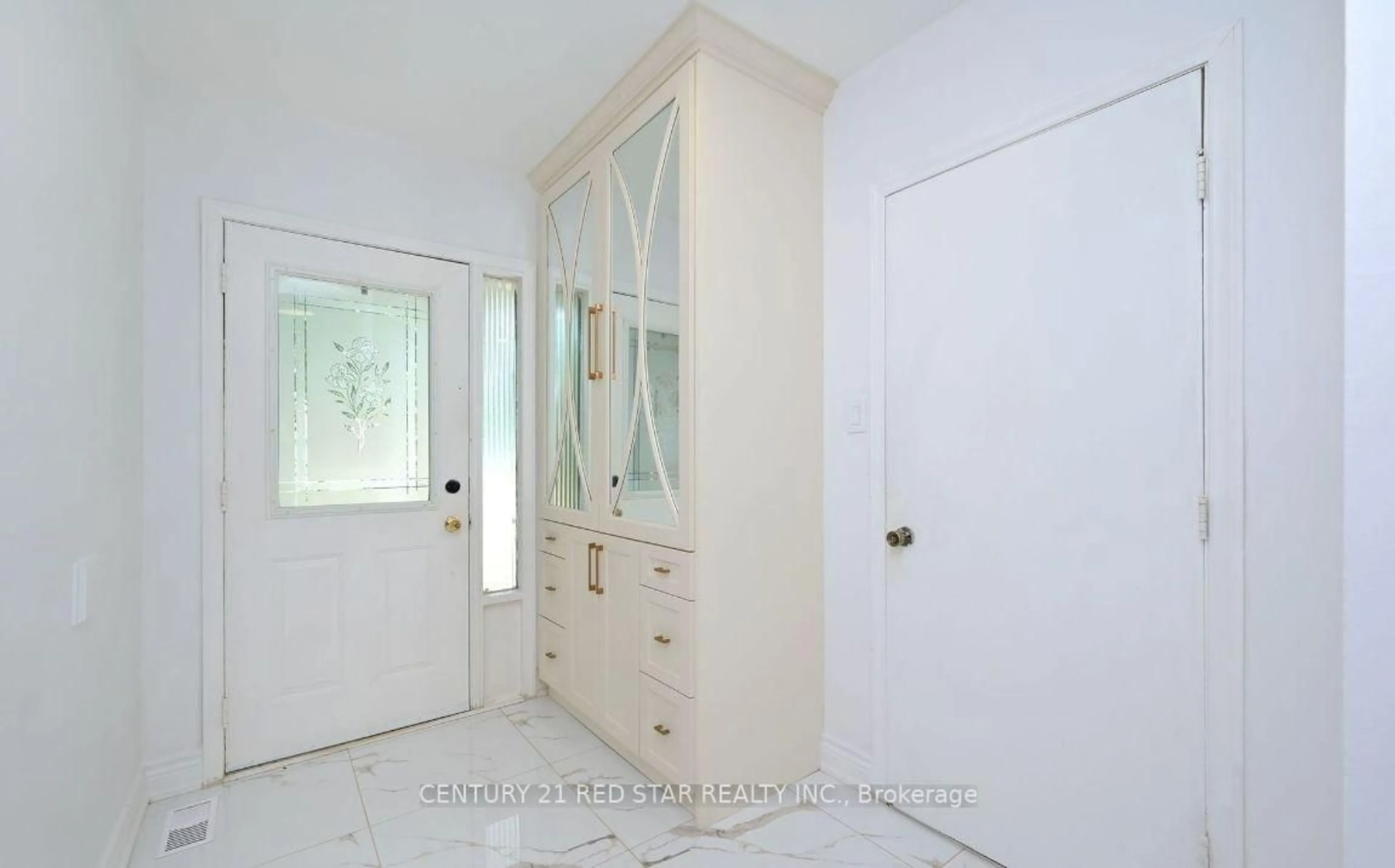 Indoor entryway for 99 Boyne Cres, New Tecumseth Ontario L9R 1K2