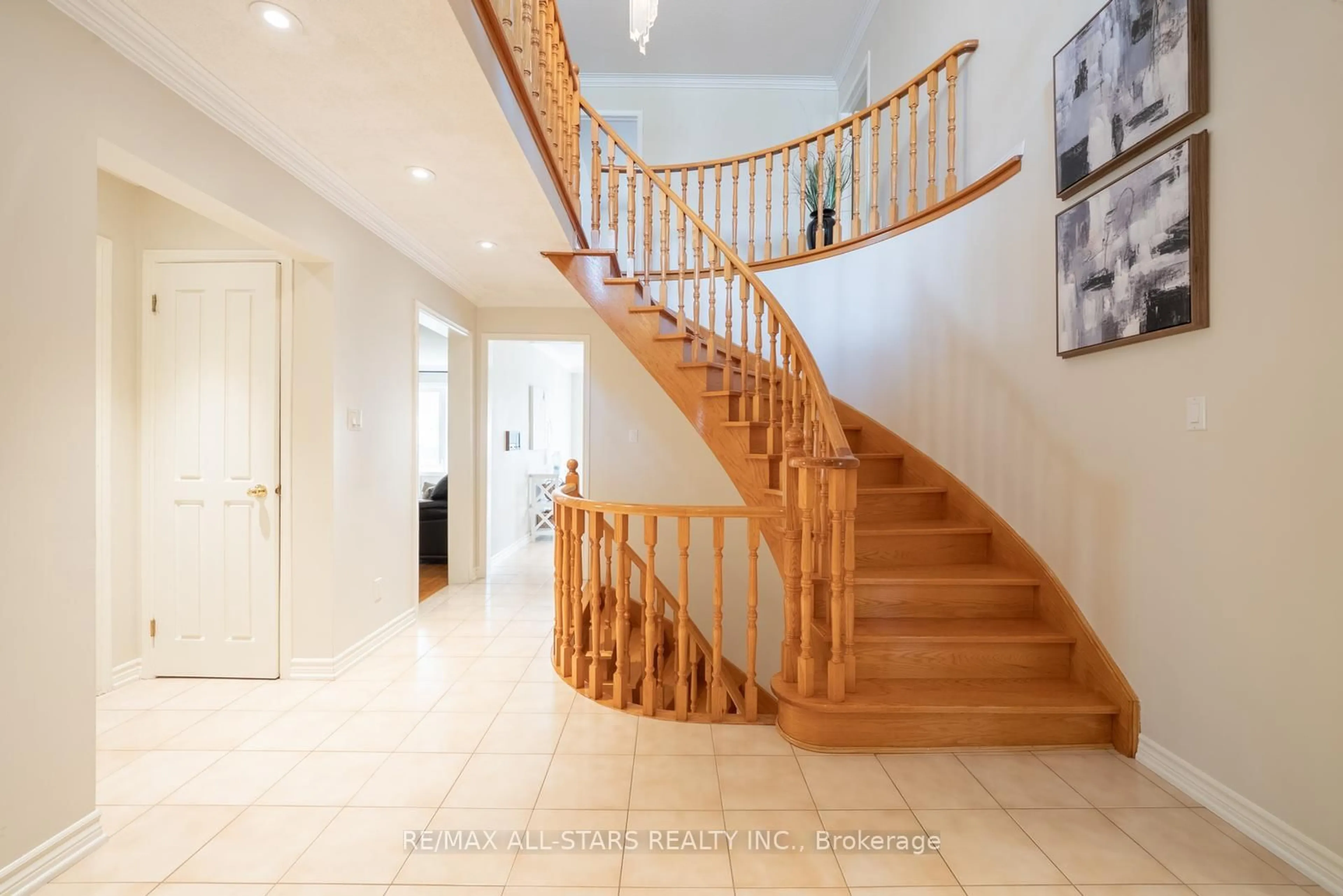 Unknown for 33 Dundee Cres, Markham Ontario L3R 8Y7