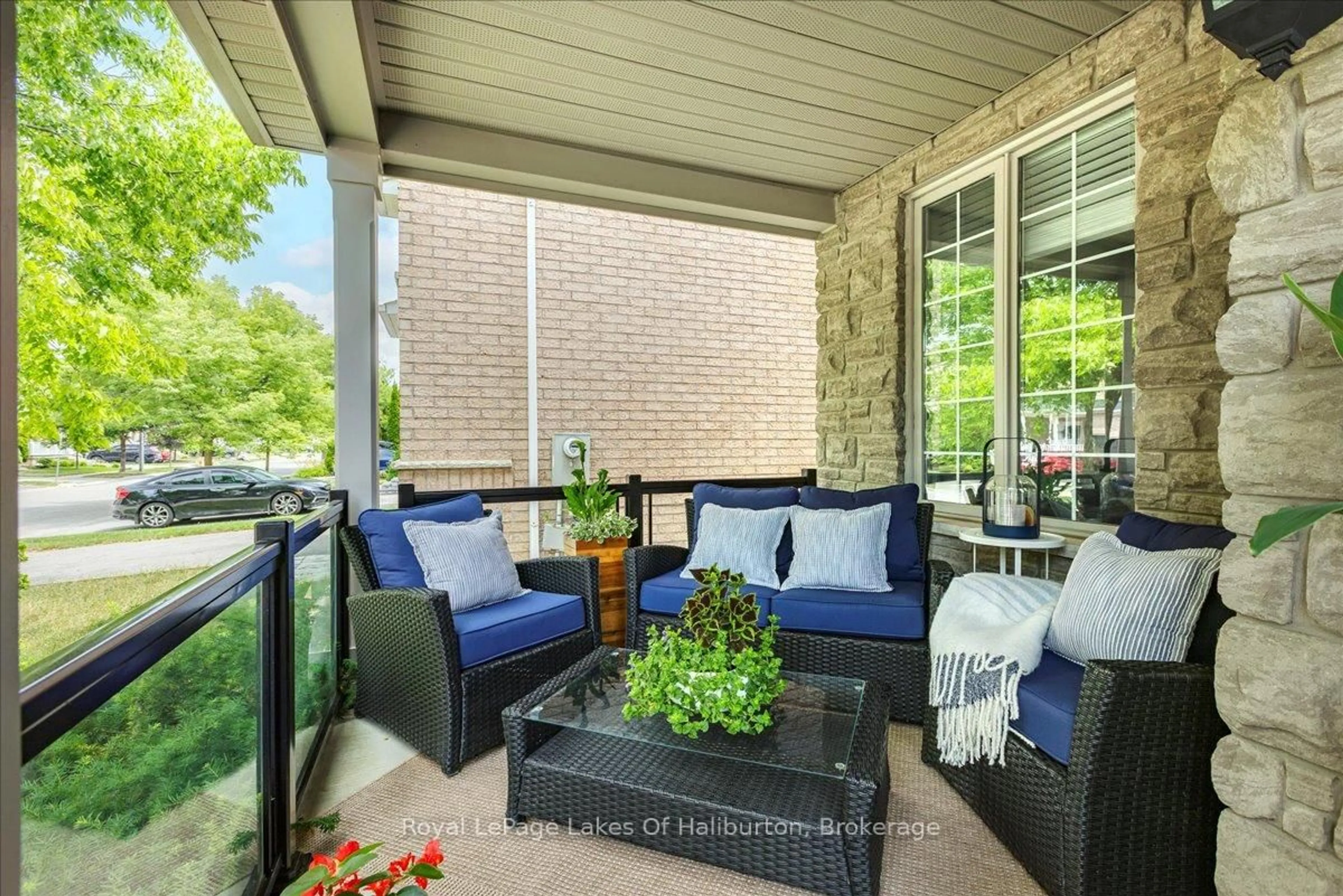 Patio, unknown for 206 Birkshire Dr, Aurora Ontario L4G 7R8
