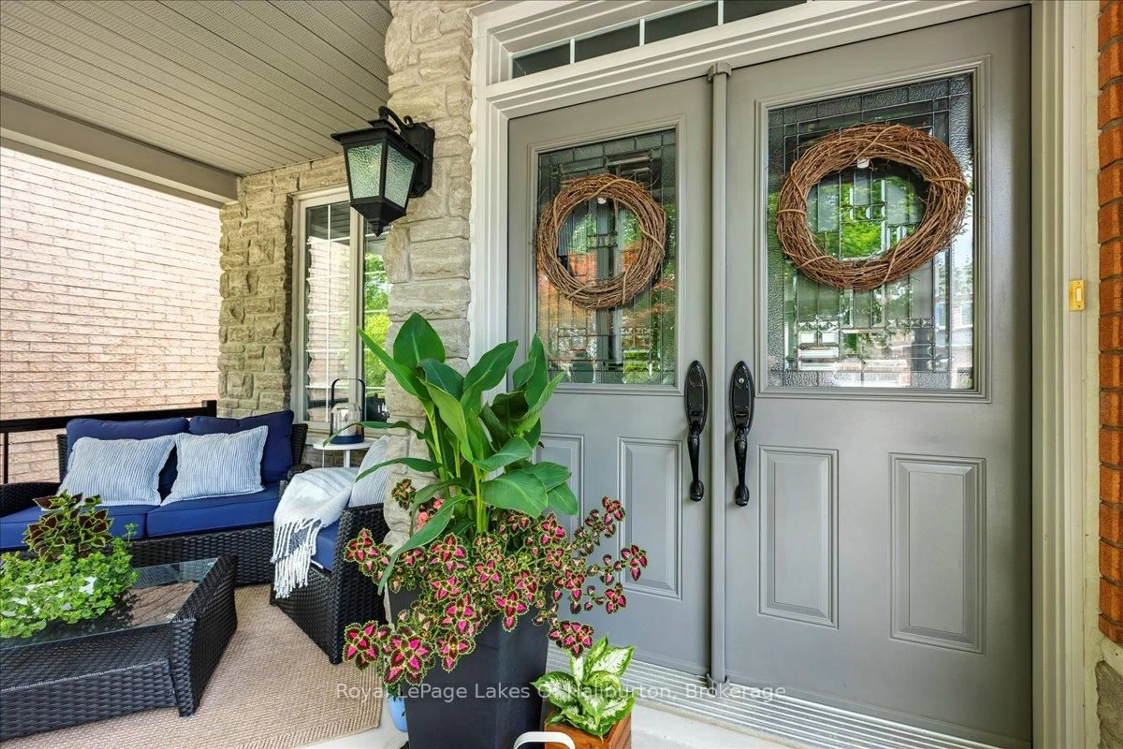 Indoor entryway for 206 Birkshire Dr, Aurora Ontario L4G 7R8