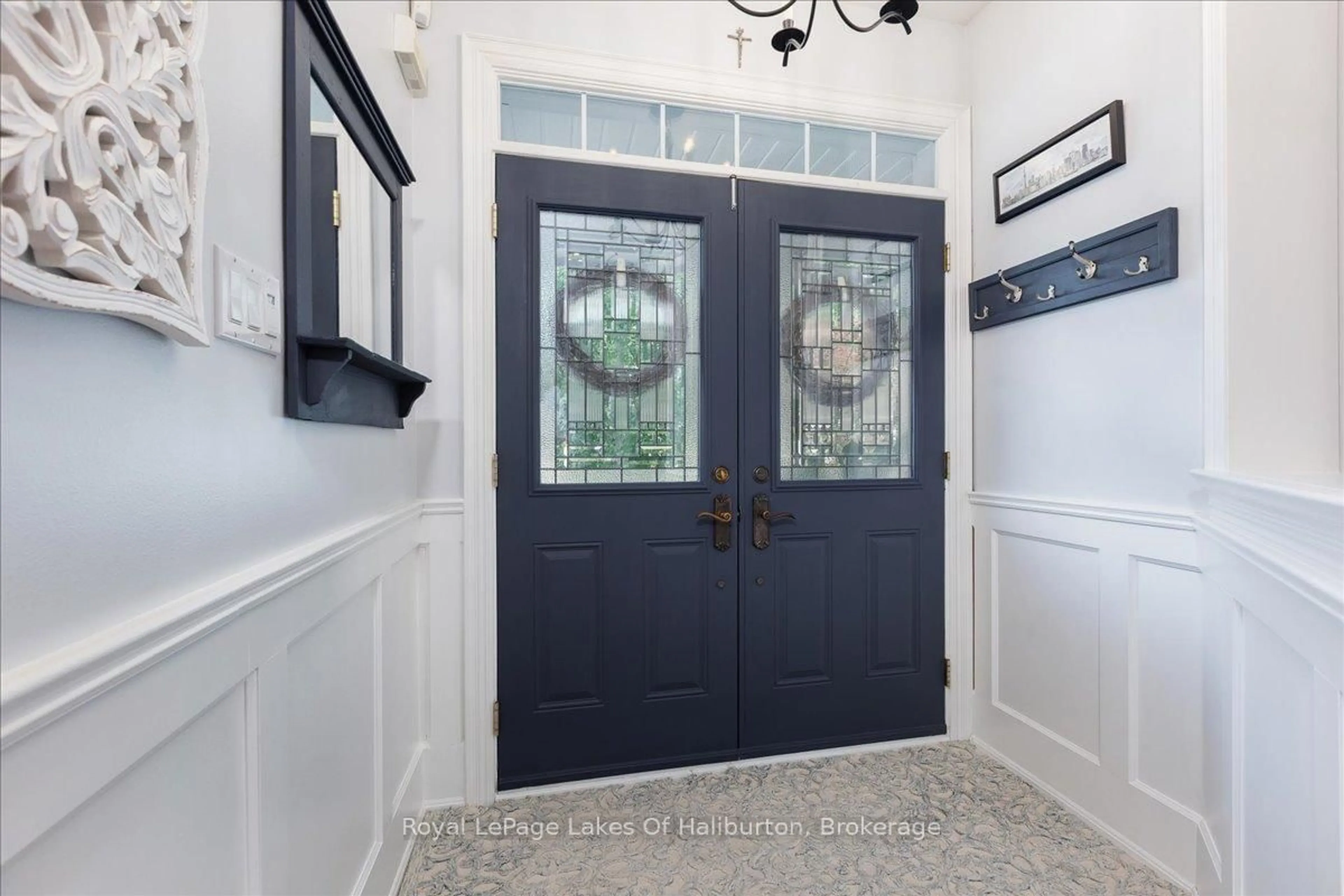 Indoor entryway for 206 Birkshire Dr, Aurora Ontario L4G 7R8