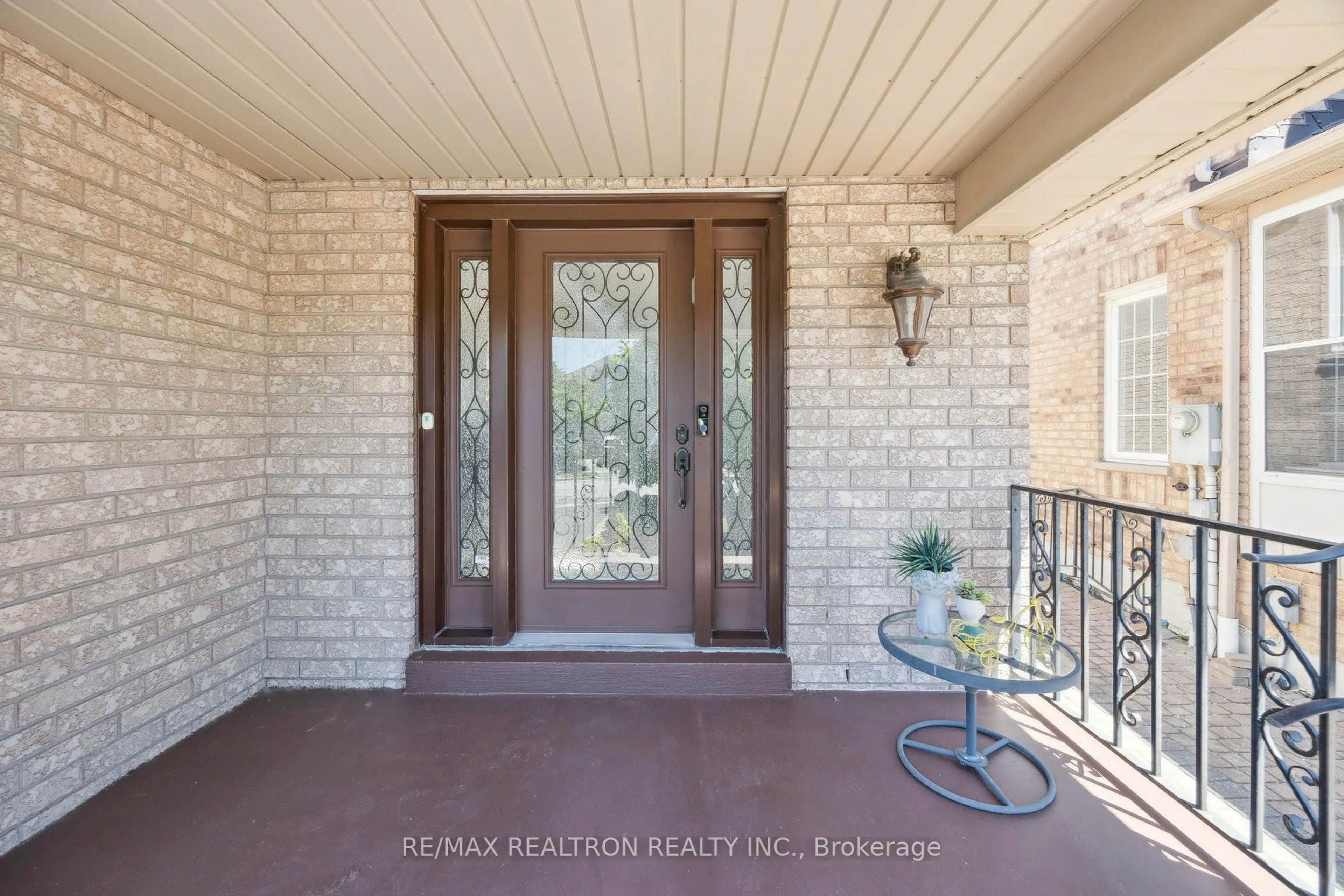 Indoor entryway for 104 Preston Hill Cres, Vaughan Ontario L4K 5L5