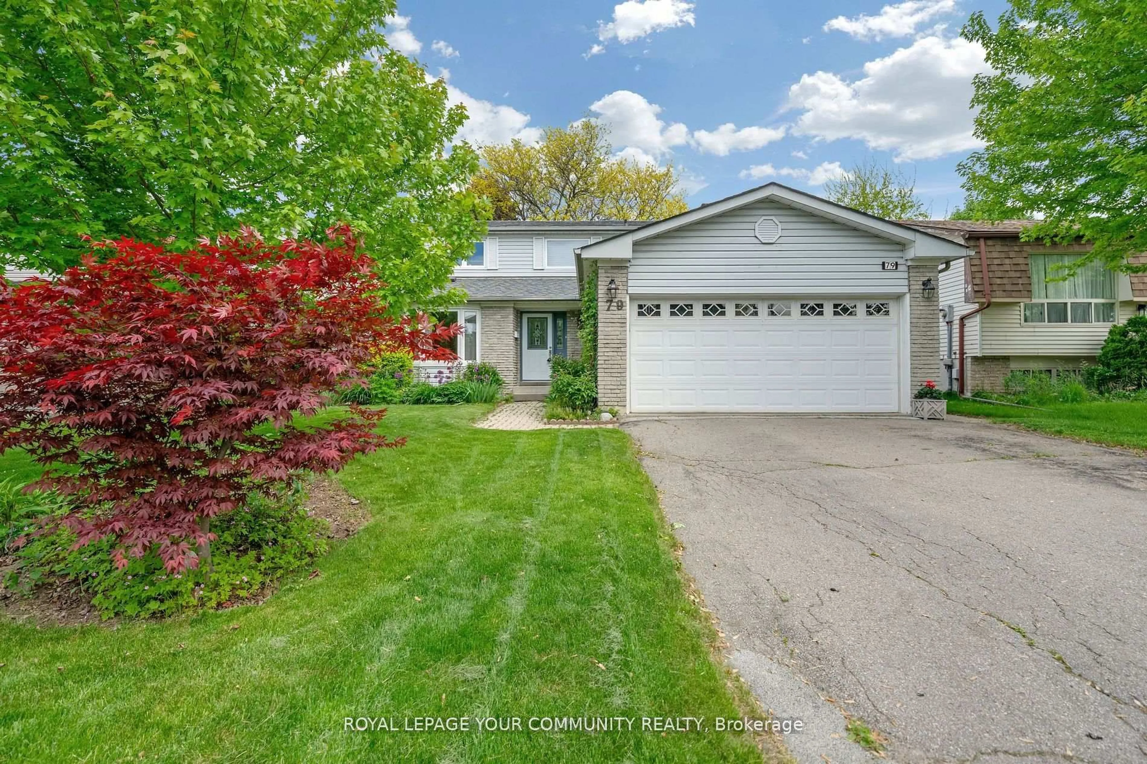 A pic from outside/outdoor area/front of a property/back of a property/a pic from drone, street for 79 Mayvern Cres, Richmond Hill Ontario L4C 5J6