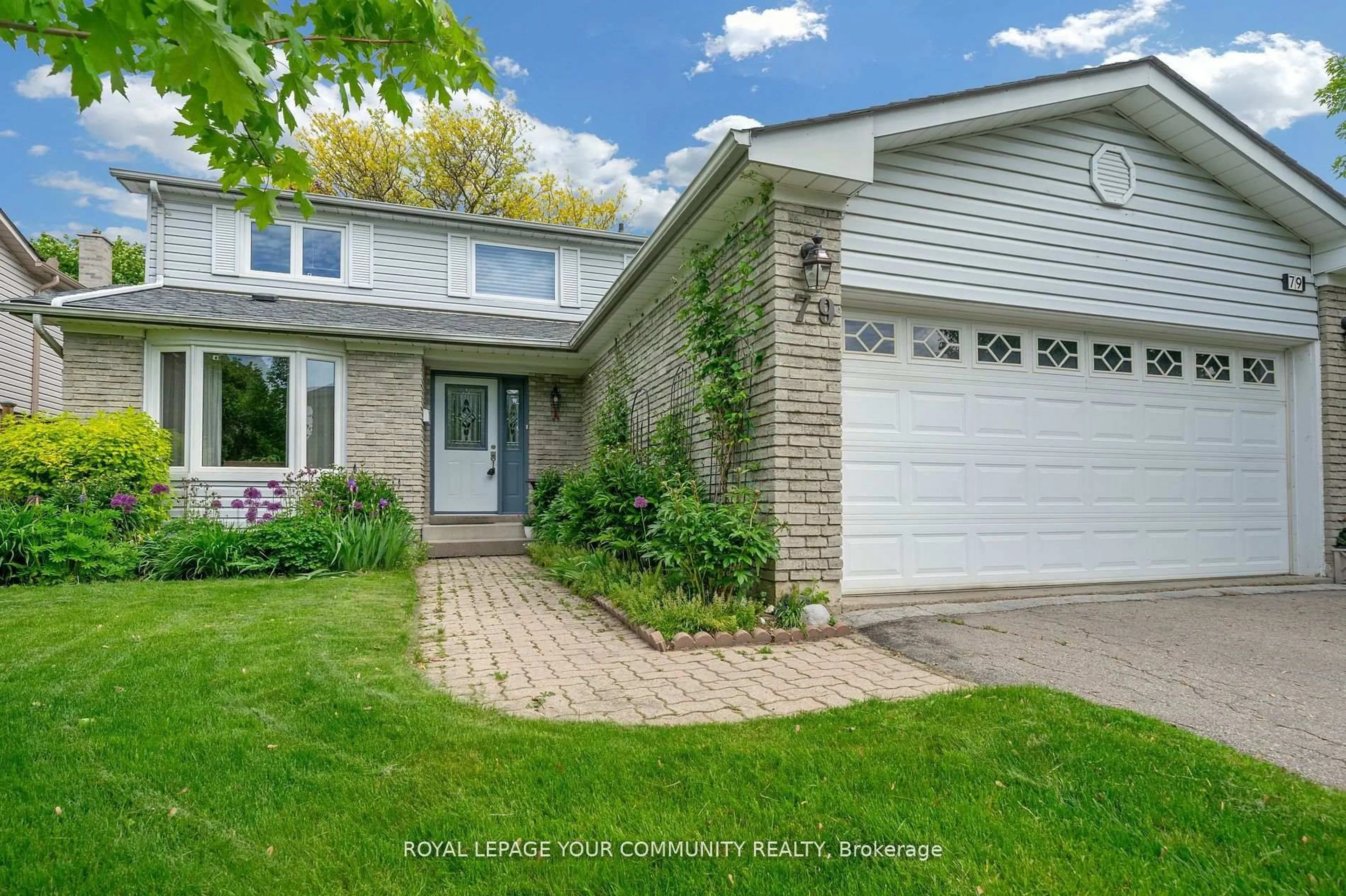 Home with vinyl exterior material, street for 79 Mayvern Cres, Richmond Hill Ontario L4C 5J6