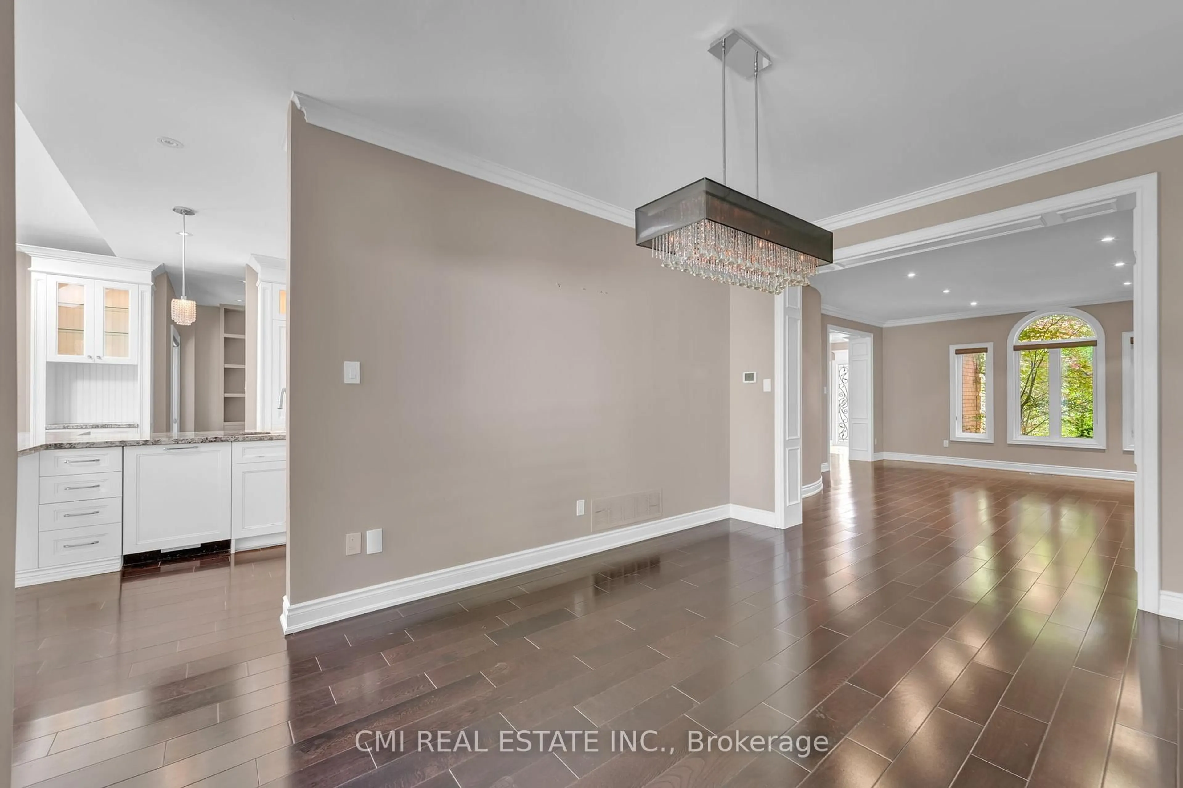 Open concept kitchen, ceramic/tile floor for 122 Beverley Glen Blvd, Vaughan Ontario L4J 7V2