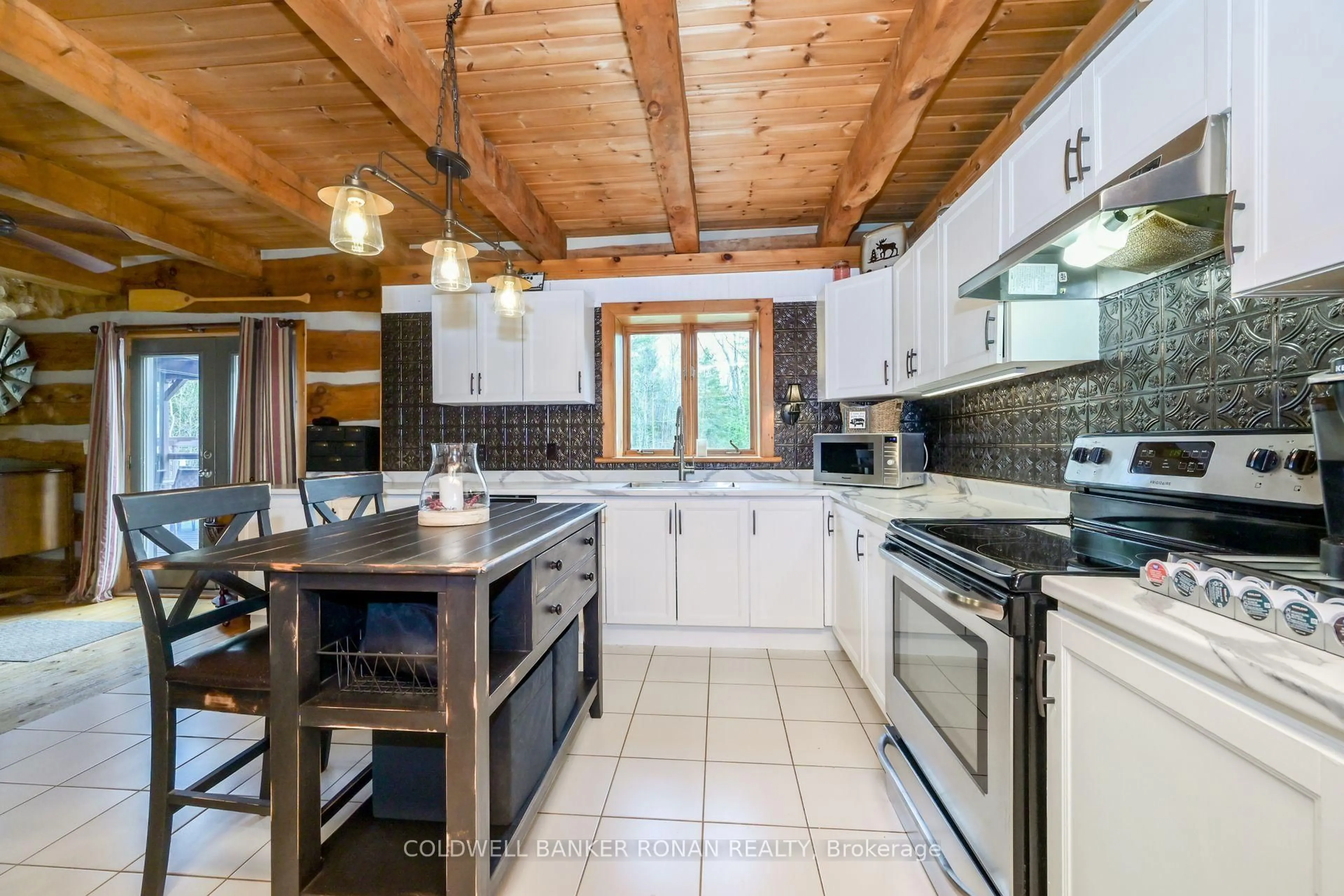 Open concept kitchen, ceramic/tile floor for 71 Forest Hill Dr, Adjala-Tosorontio Ontario L0M 1J0