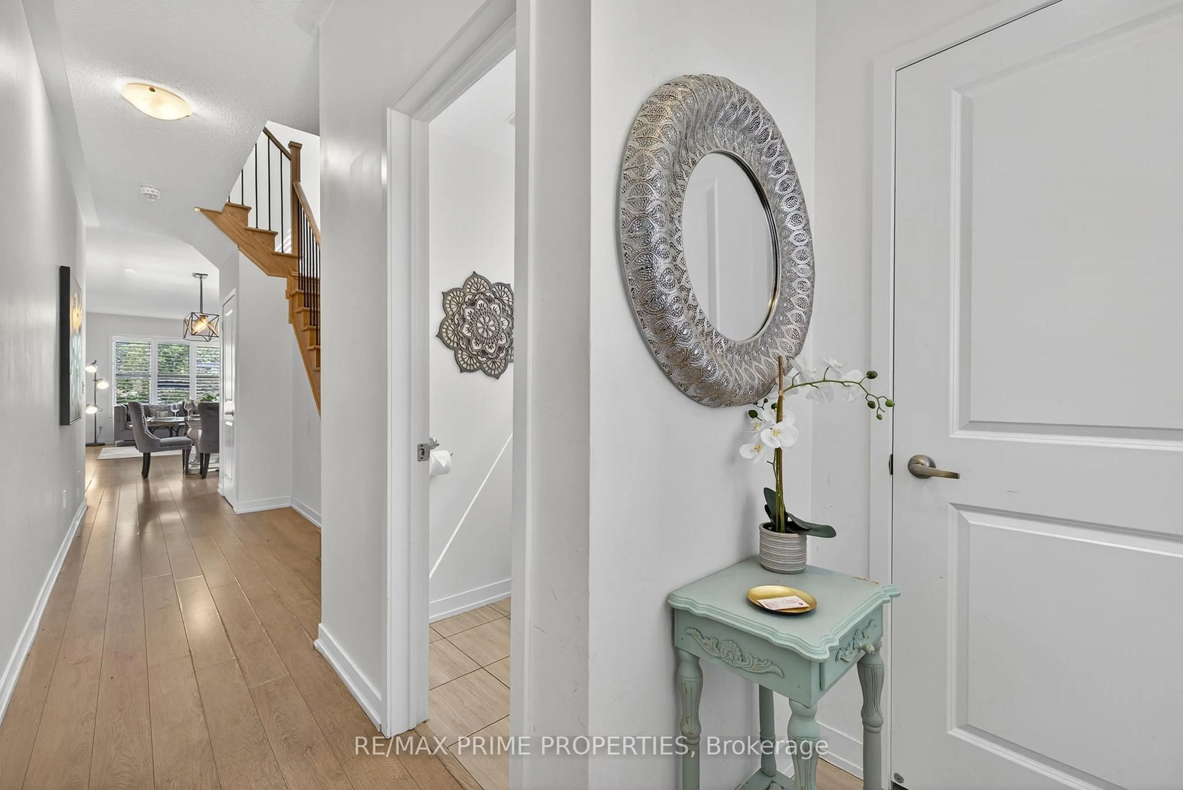 Indoor entryway for 110 Maguire Rd, Newmarket Ontario L3X 0M1