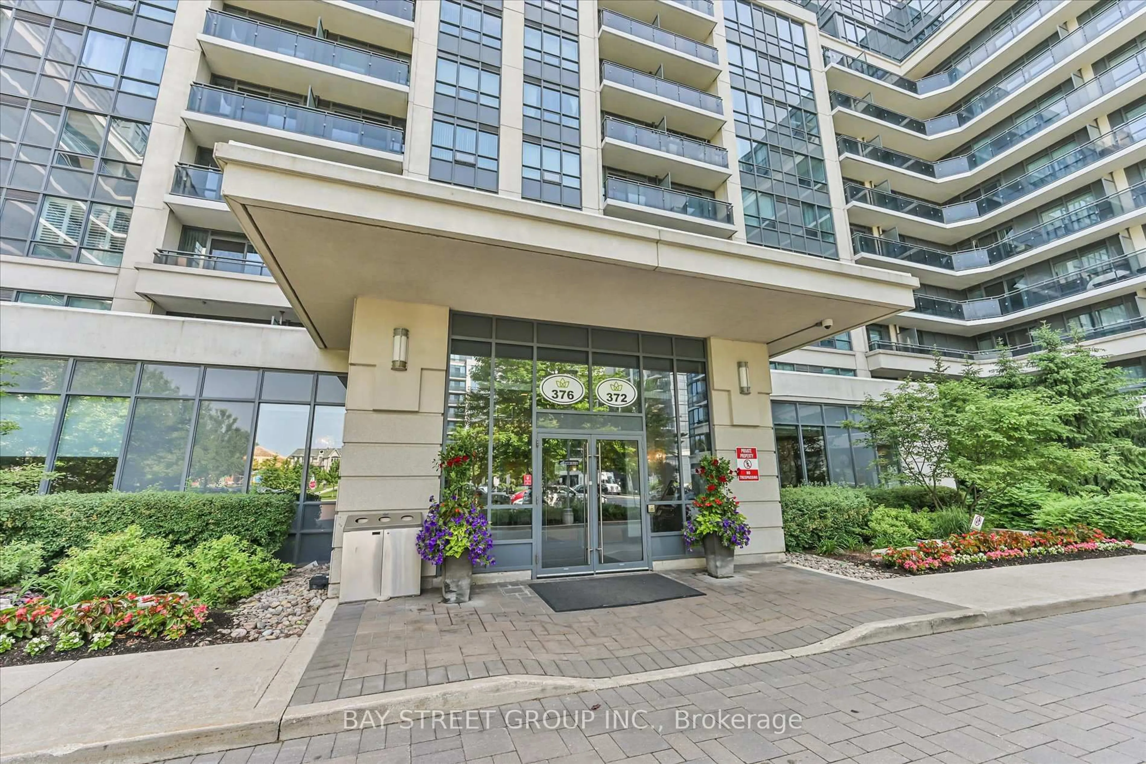 Indoor foyer for 372 Highway 7 #306, Richmond Hill Ontario L4B 0C6