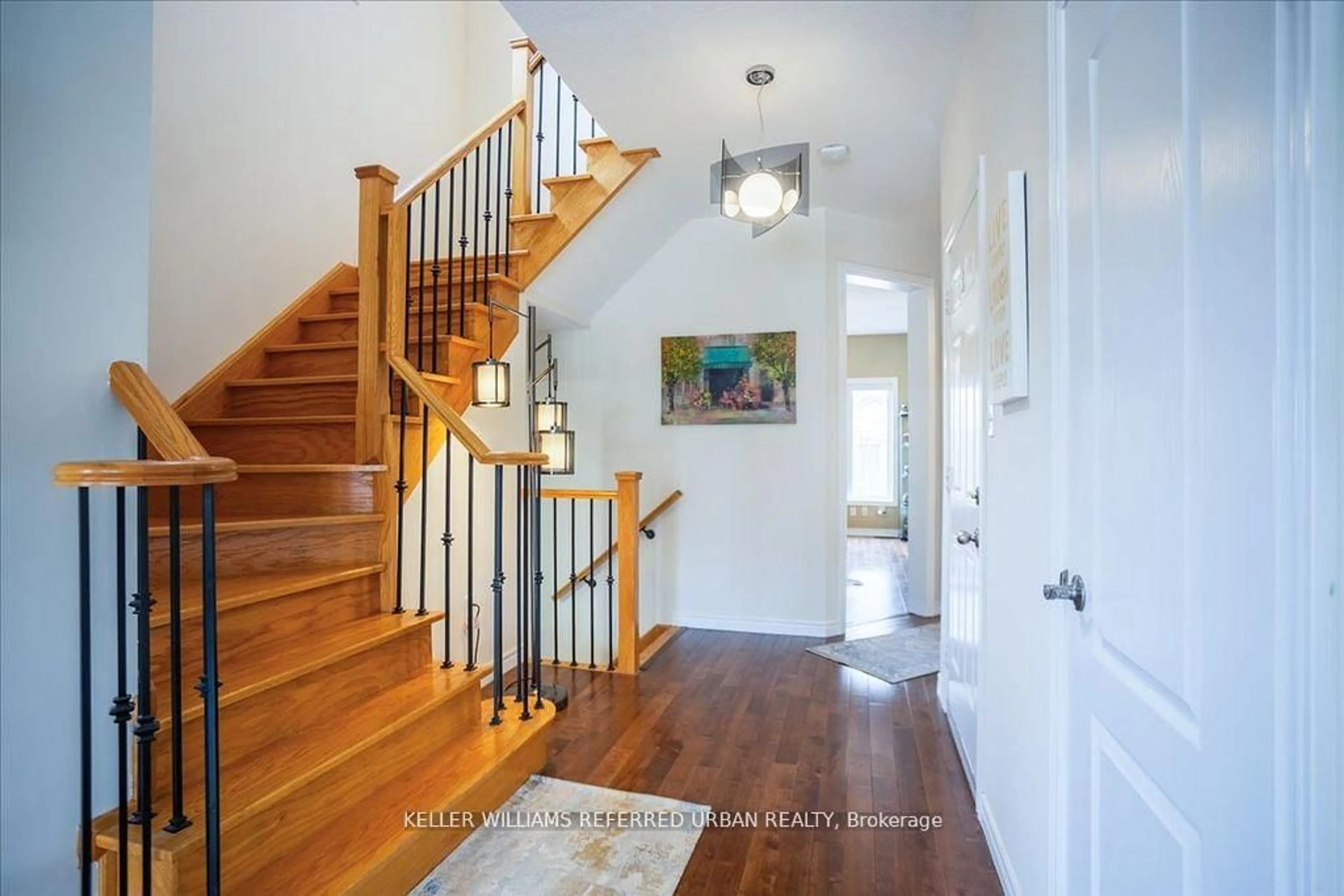Indoor entryway for 462 Reeves Way Blvd, Whitchurch-Stouffville Ontario L4A 0H2