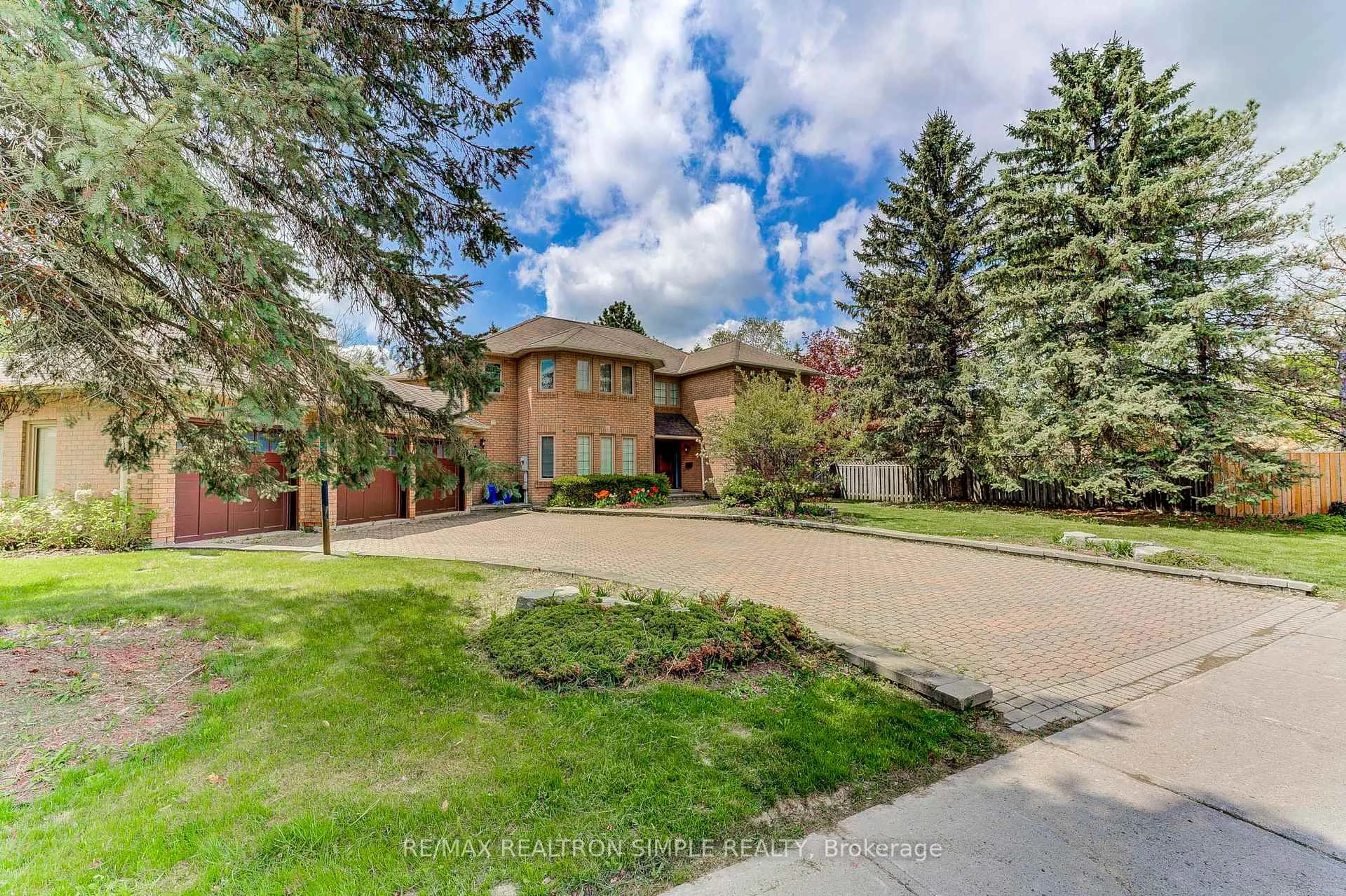 Unknown for 90 Treegrove Circ, Aurora Ontario L4G 2J9