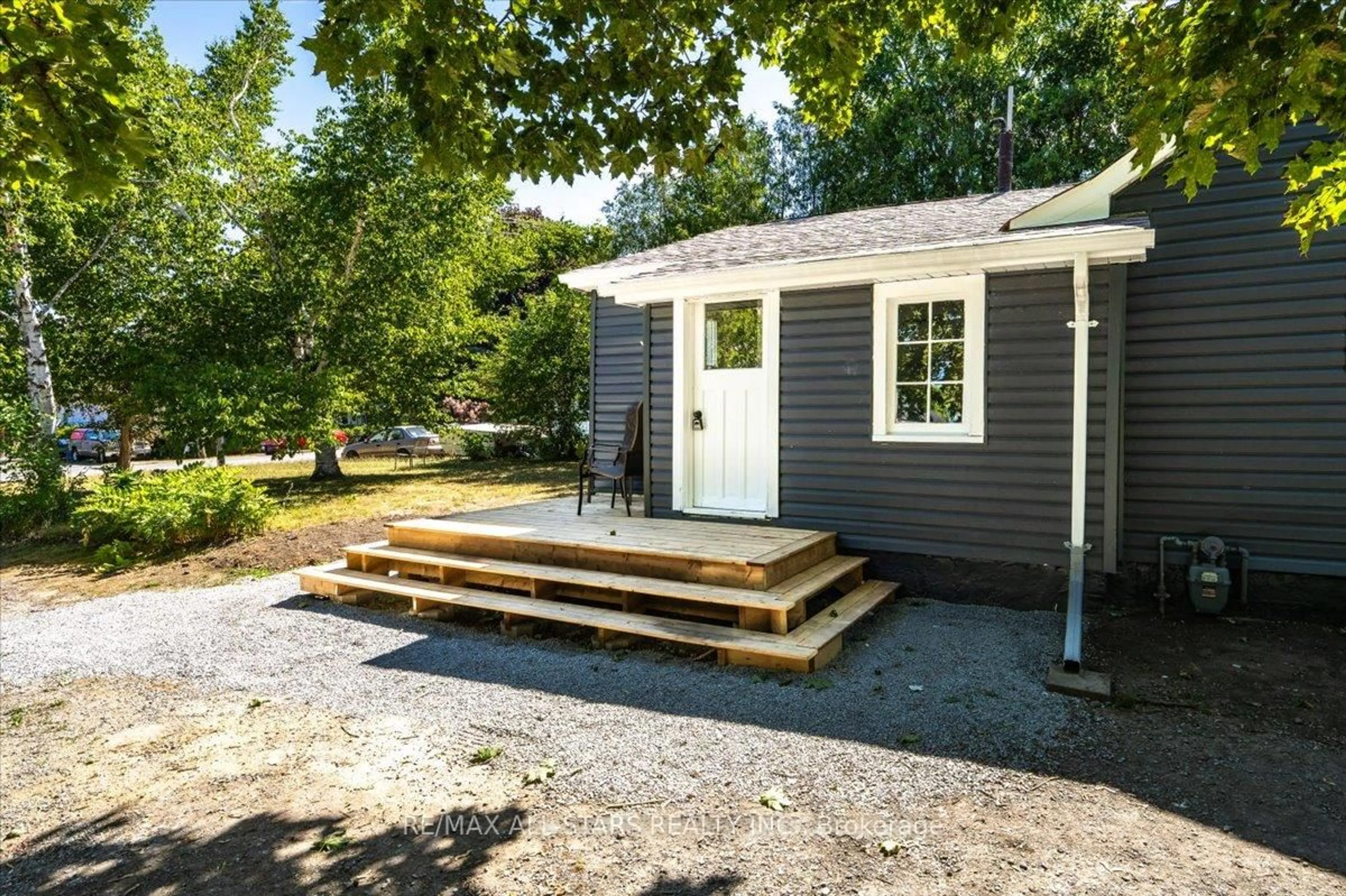 Patio, street for 489 Bay St, Brock Ontario L0K 1A0