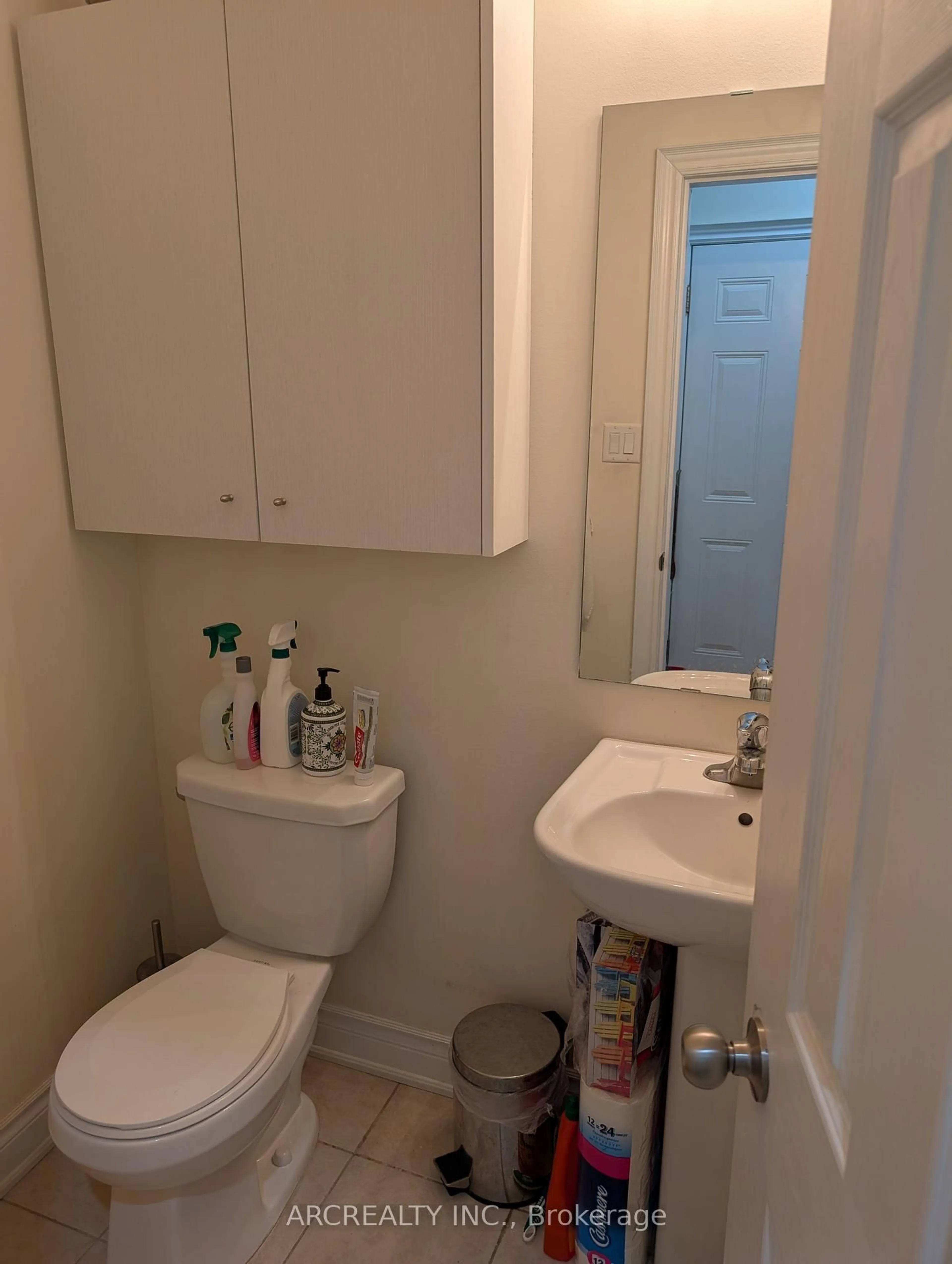 Standard bathroom, floor is not visible for 46 Betony Dr, Richmond Hill Ontario L4E 0V6