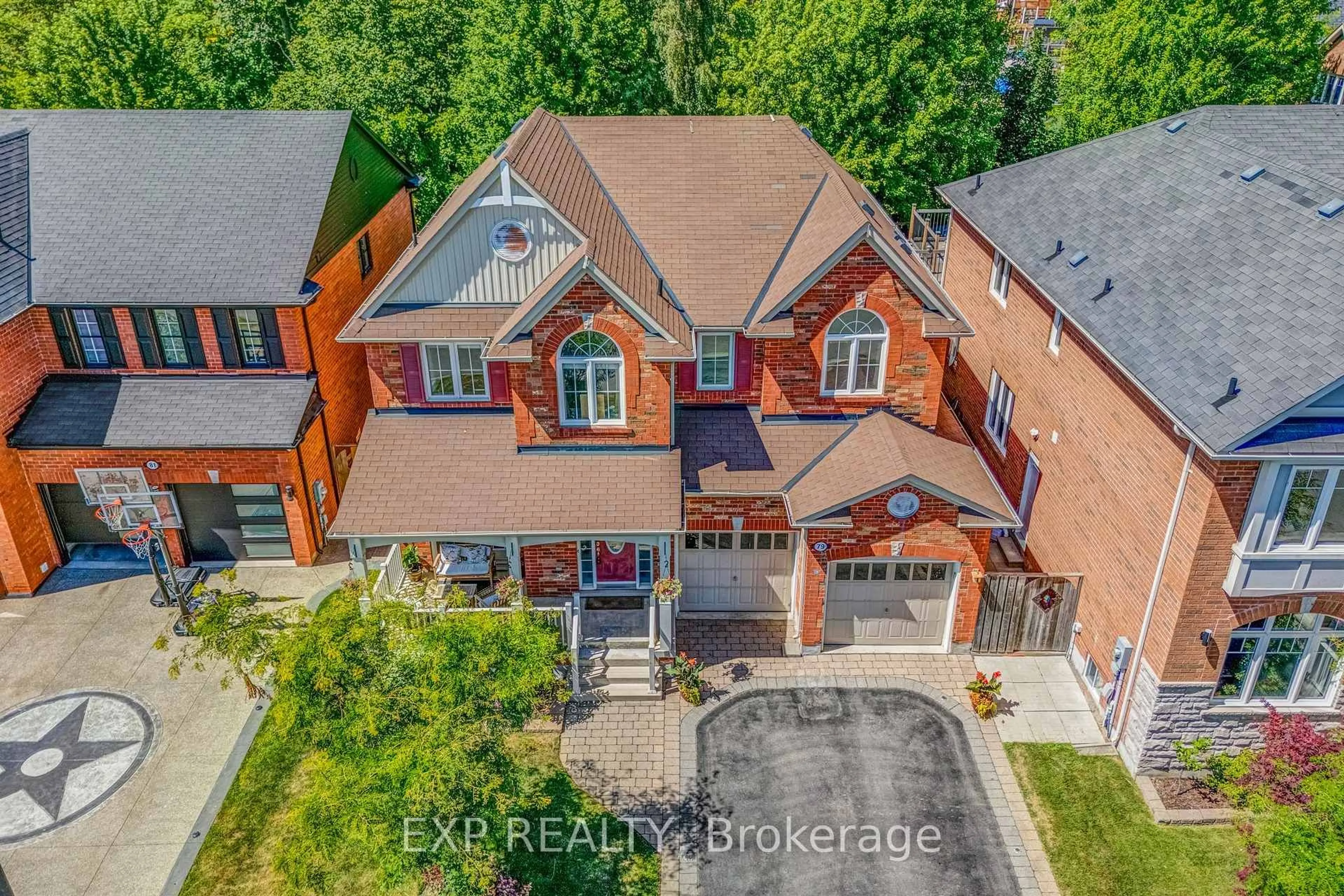 A pic from outside/outdoor area/front of a property/back of a property/a pic from drone, street for 79 Bulmer Cres, Newmarket Ontario L3X 3K1
