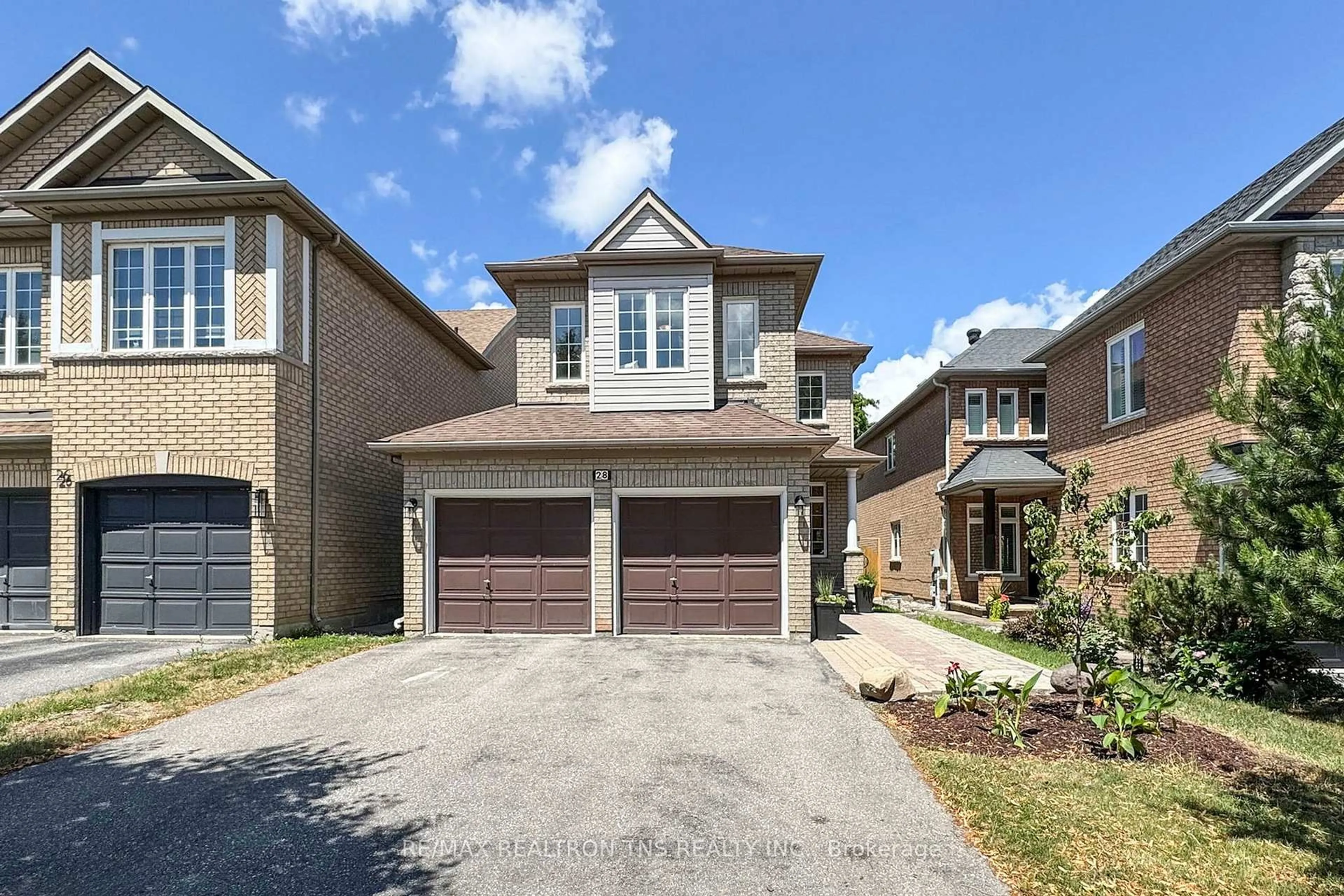 Home with brick exterior material, street for 28 Golden Oak Ave, Richmond Hill Ontario L4S 1Y6