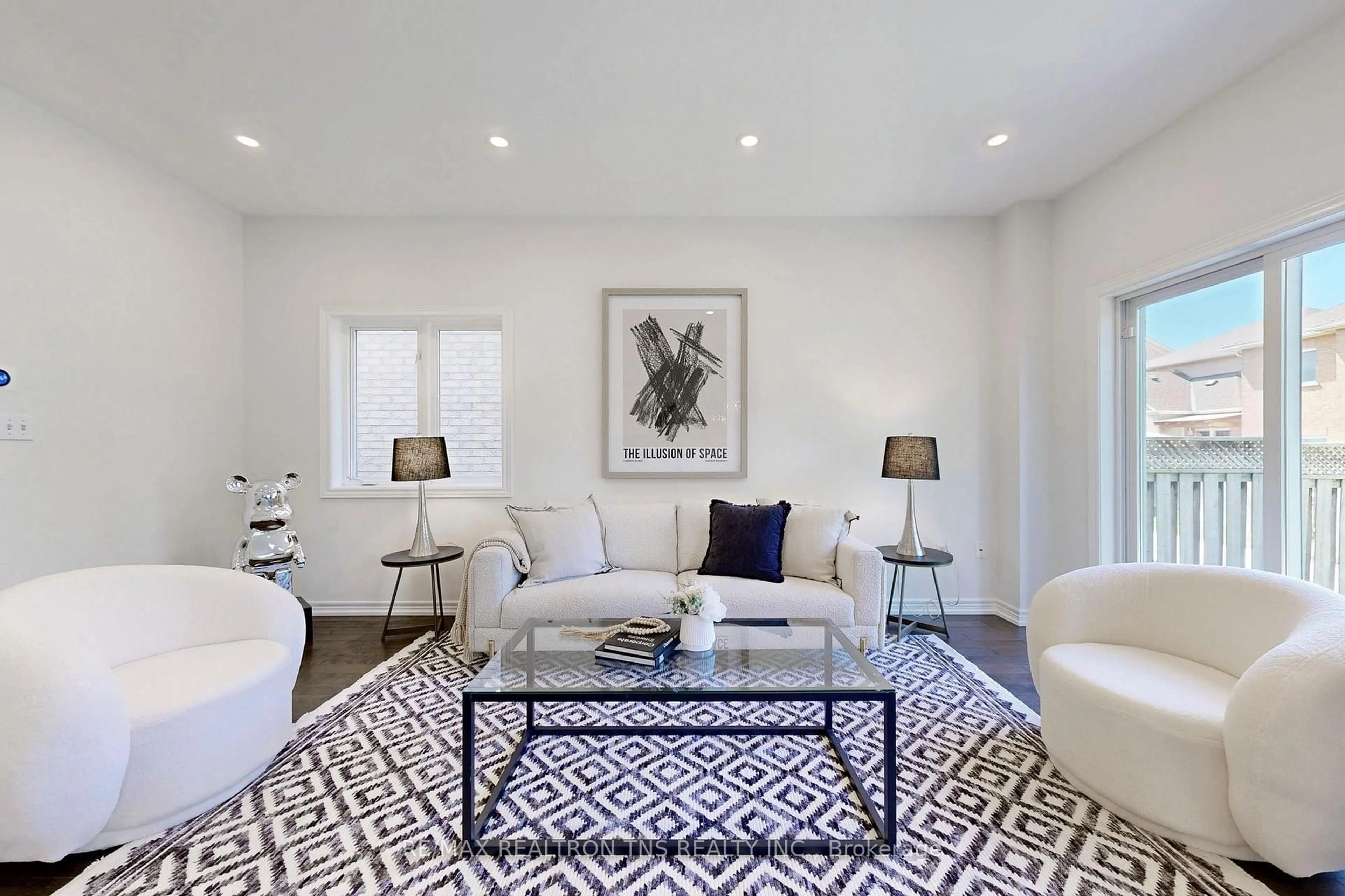 Living room with furniture, unknown for 28 Golden Oak Ave, Richmond Hill Ontario L4S 1Y6