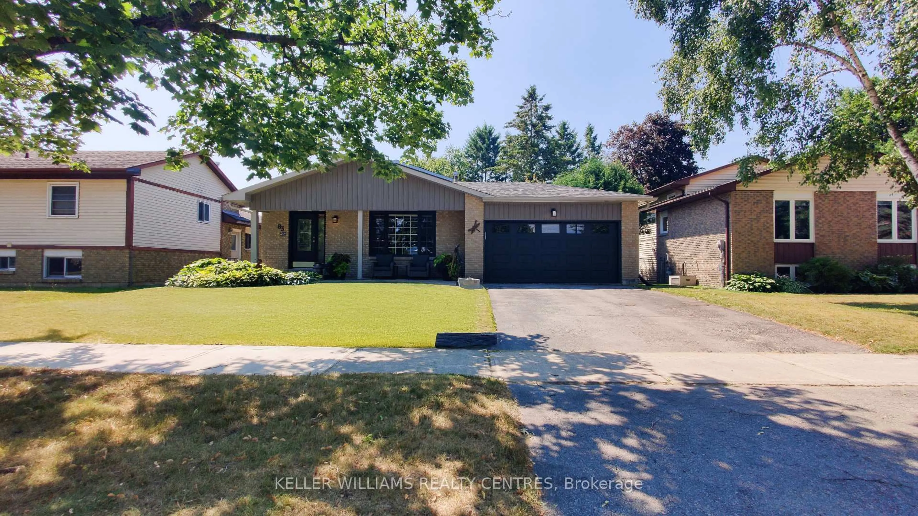 Home with vinyl exterior material, street for 83 Shannon Rd, East Gwillimbury Ontario L0G 1M0