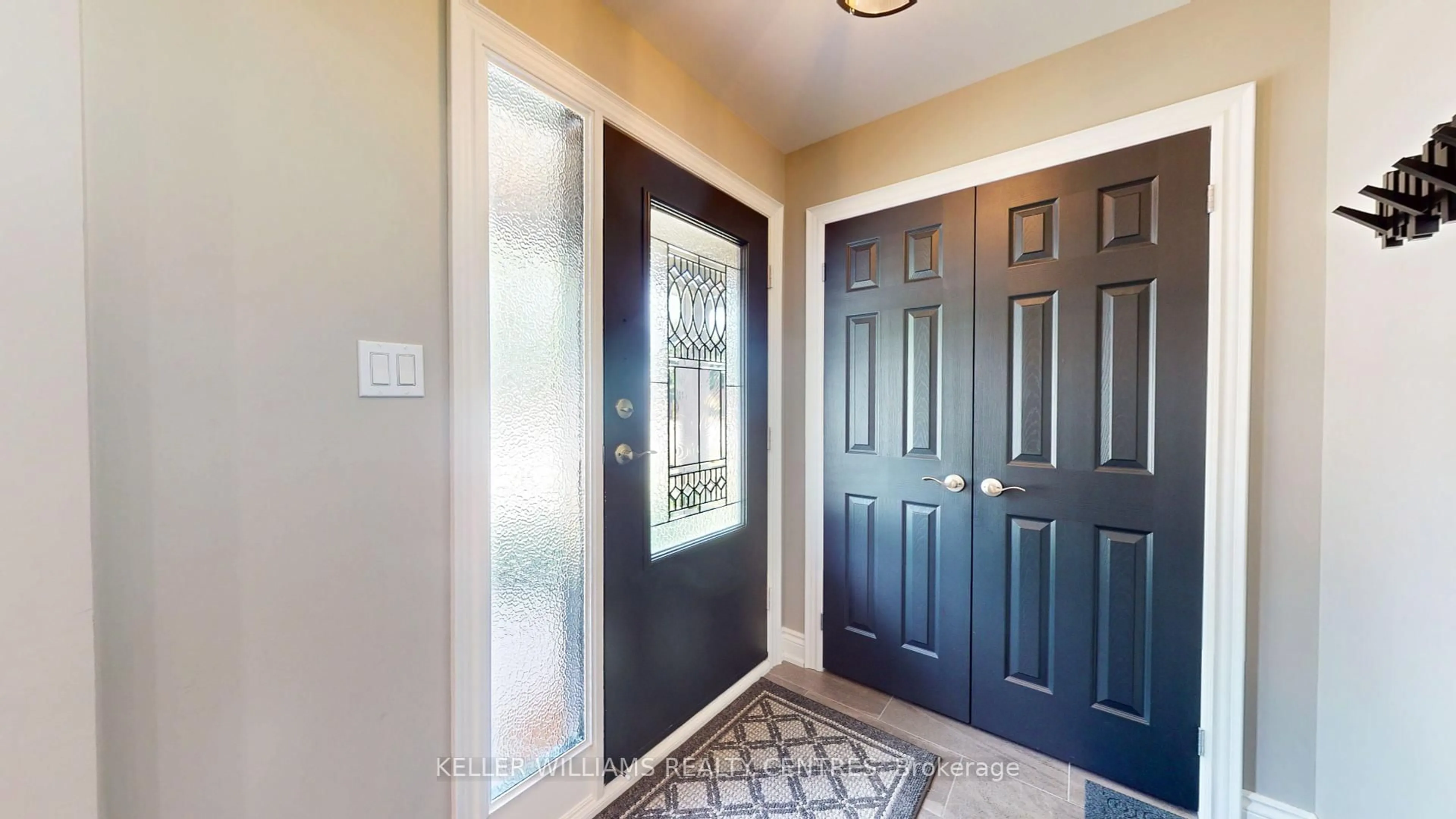 Indoor entryway for 83 Shannon Rd, East Gwillimbury Ontario L0G 1M0