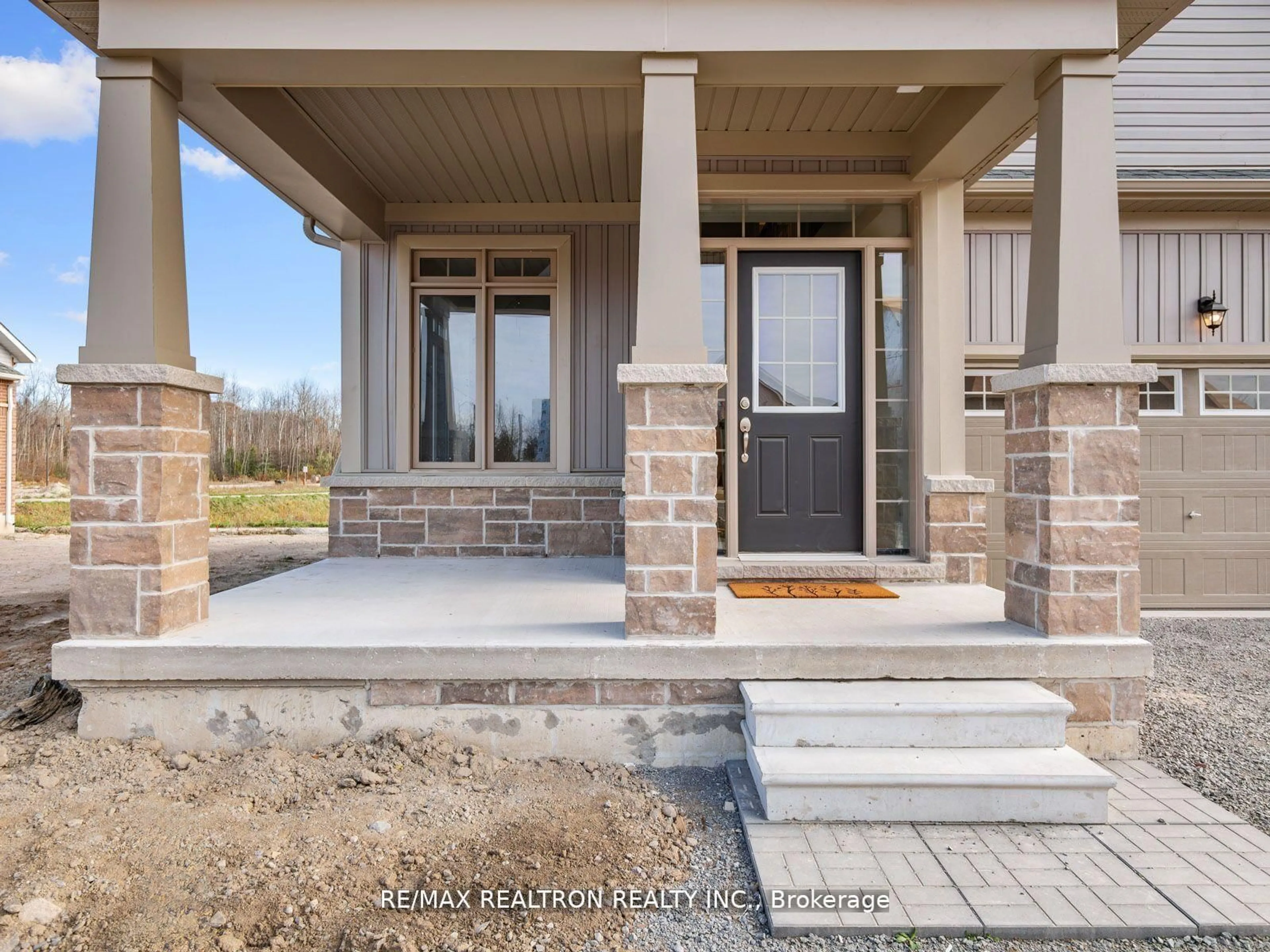Indoor entryway for 43 Palmira Dr, Georgina Ontario L0E 1R0
