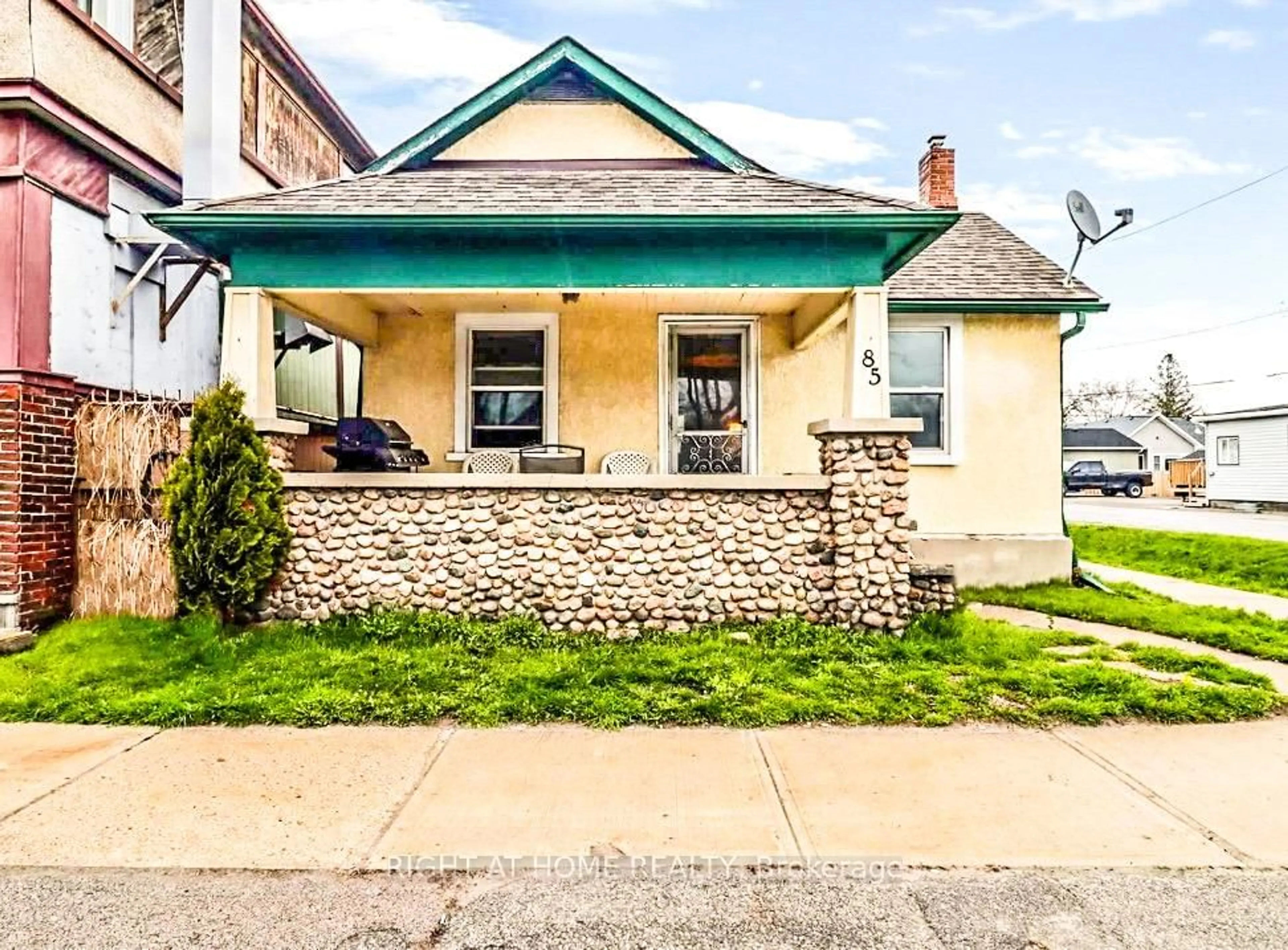 Unknown for 85 High St, Georgina Ontario L0E 1R0