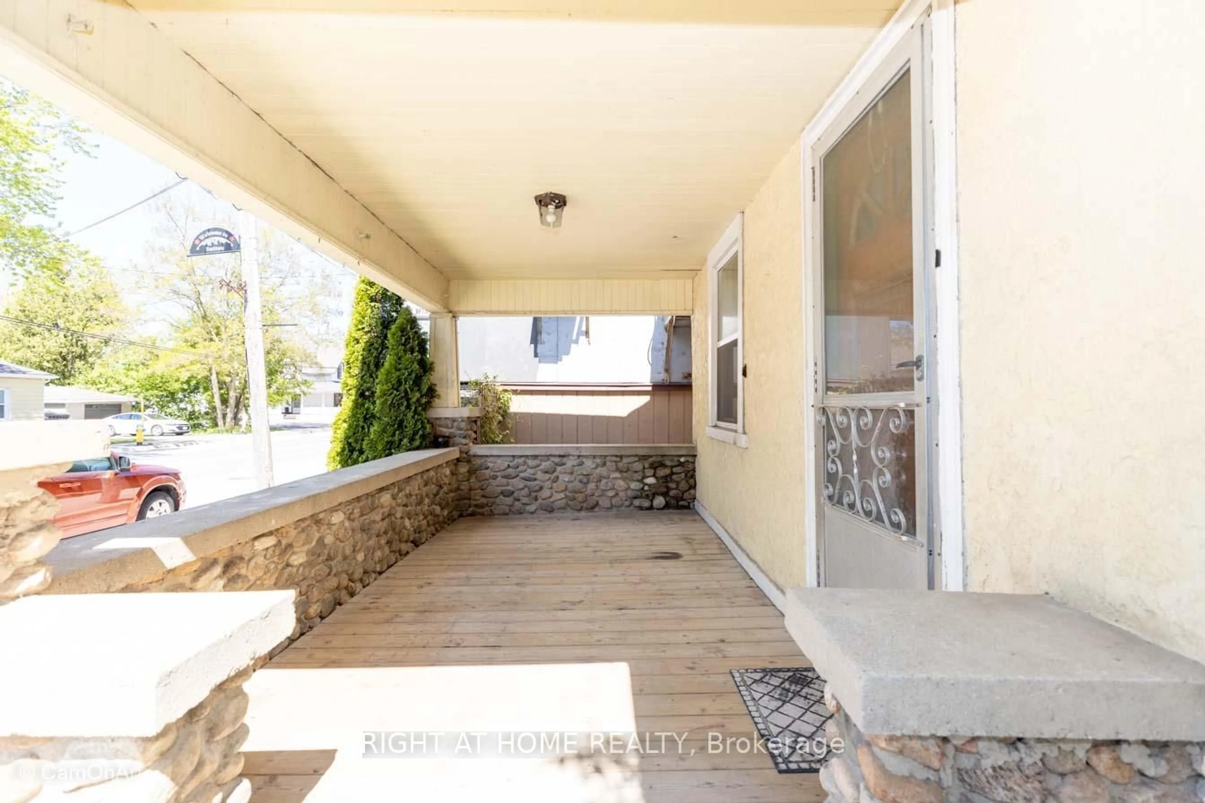 Patio, unknown for 85 High St, Georgina Ontario L0E 1R0