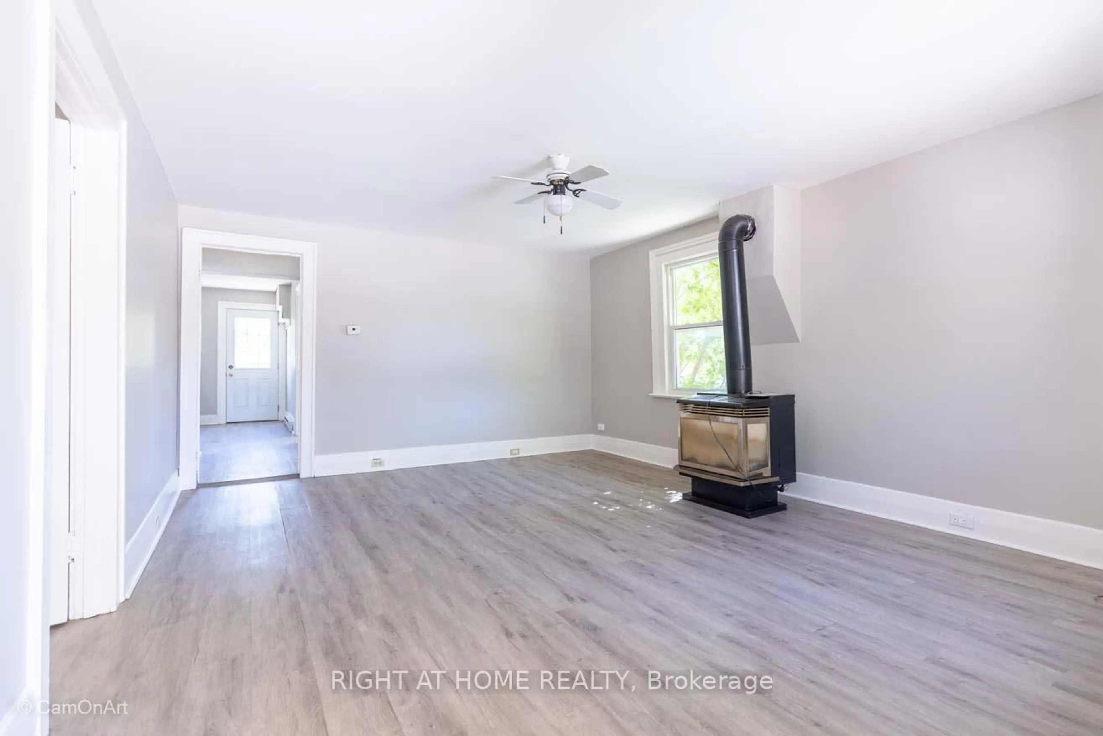 A pic of a room for 85 High St, Georgina Ontario L0E 1R0