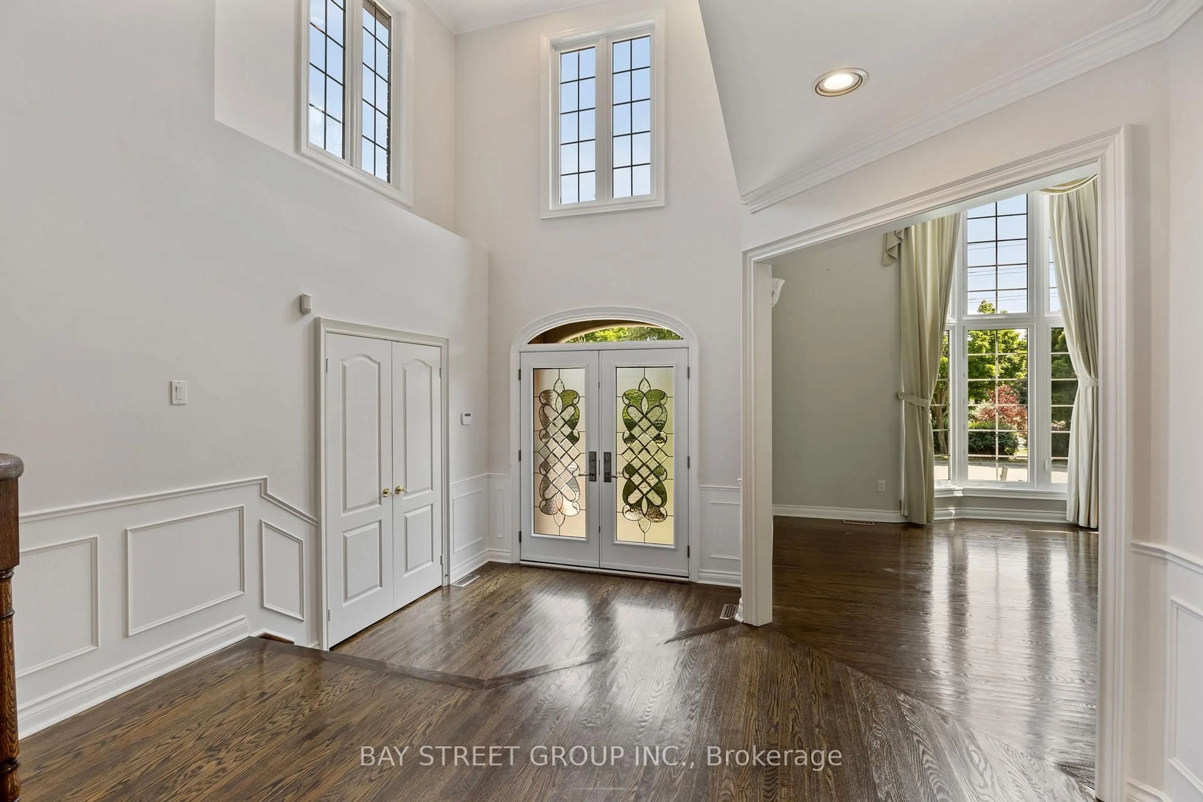 Indoor entryway for 55 Ava Cres, Richmond Hill Ontario L4B 2X5