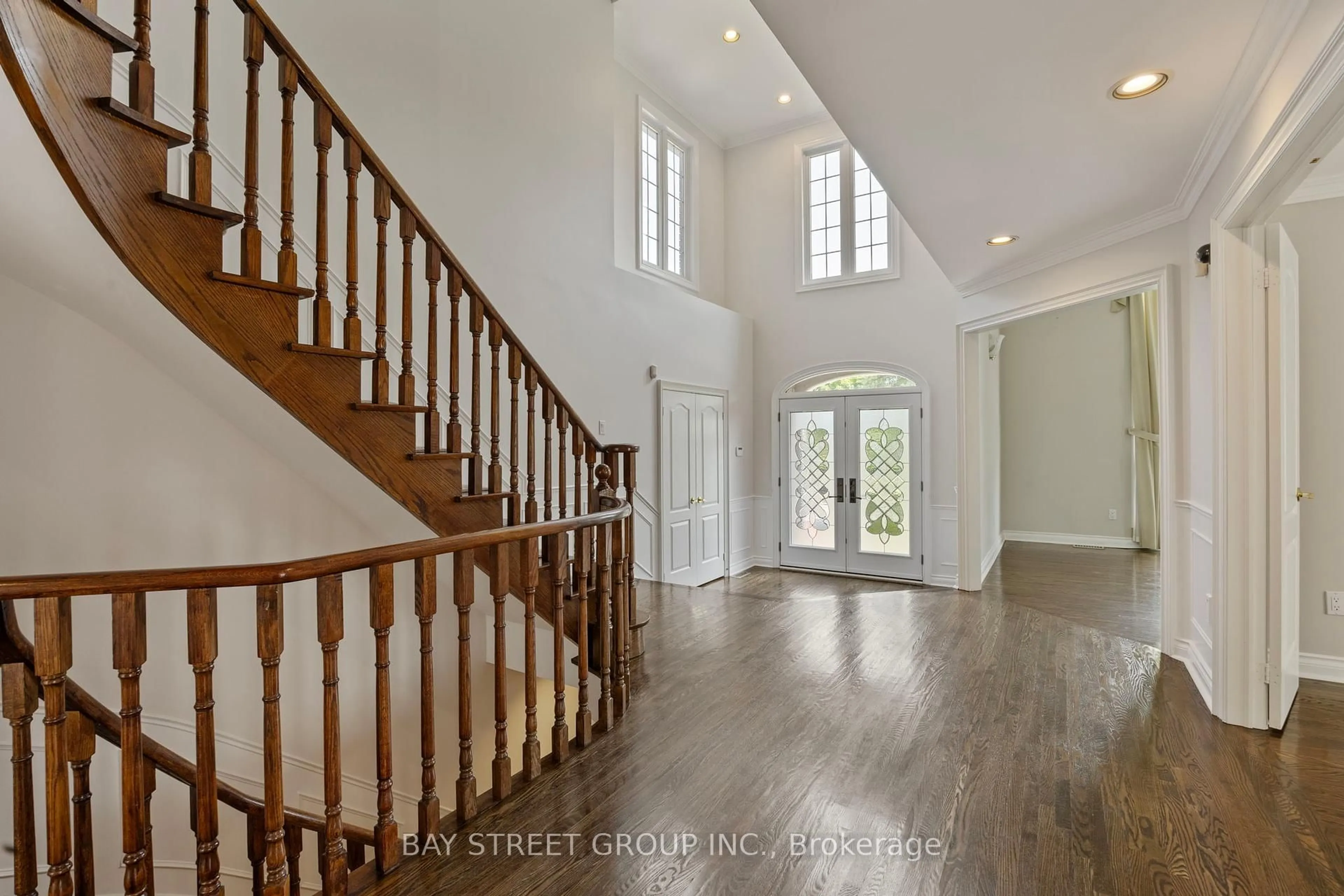 Indoor entryway for 55 Ava Cres, Richmond Hill Ontario L4B 2X5