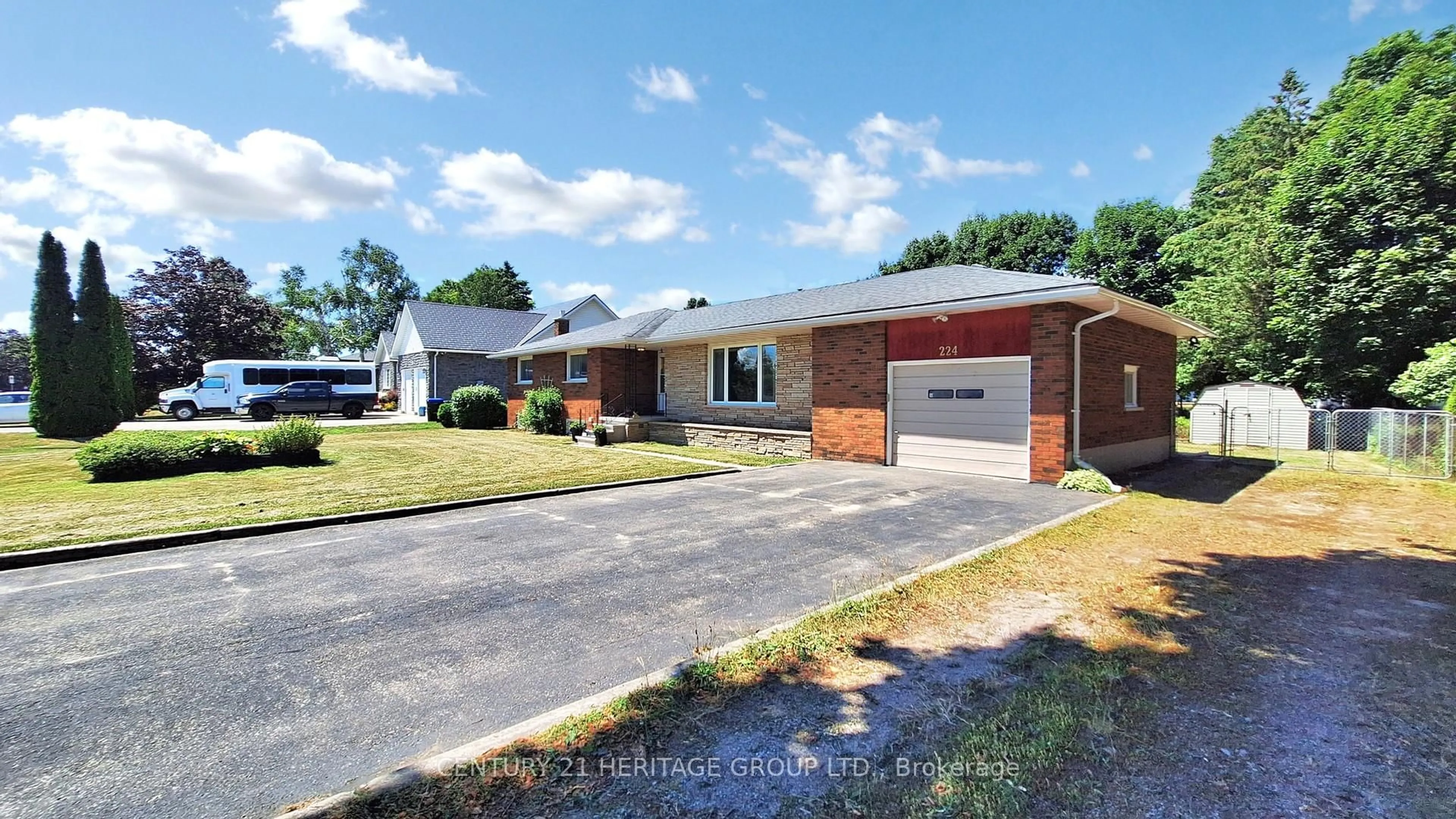 Home with brick exterior material, street for 224 Glenn Ave, Innisfil Ontario L9S 1C4
