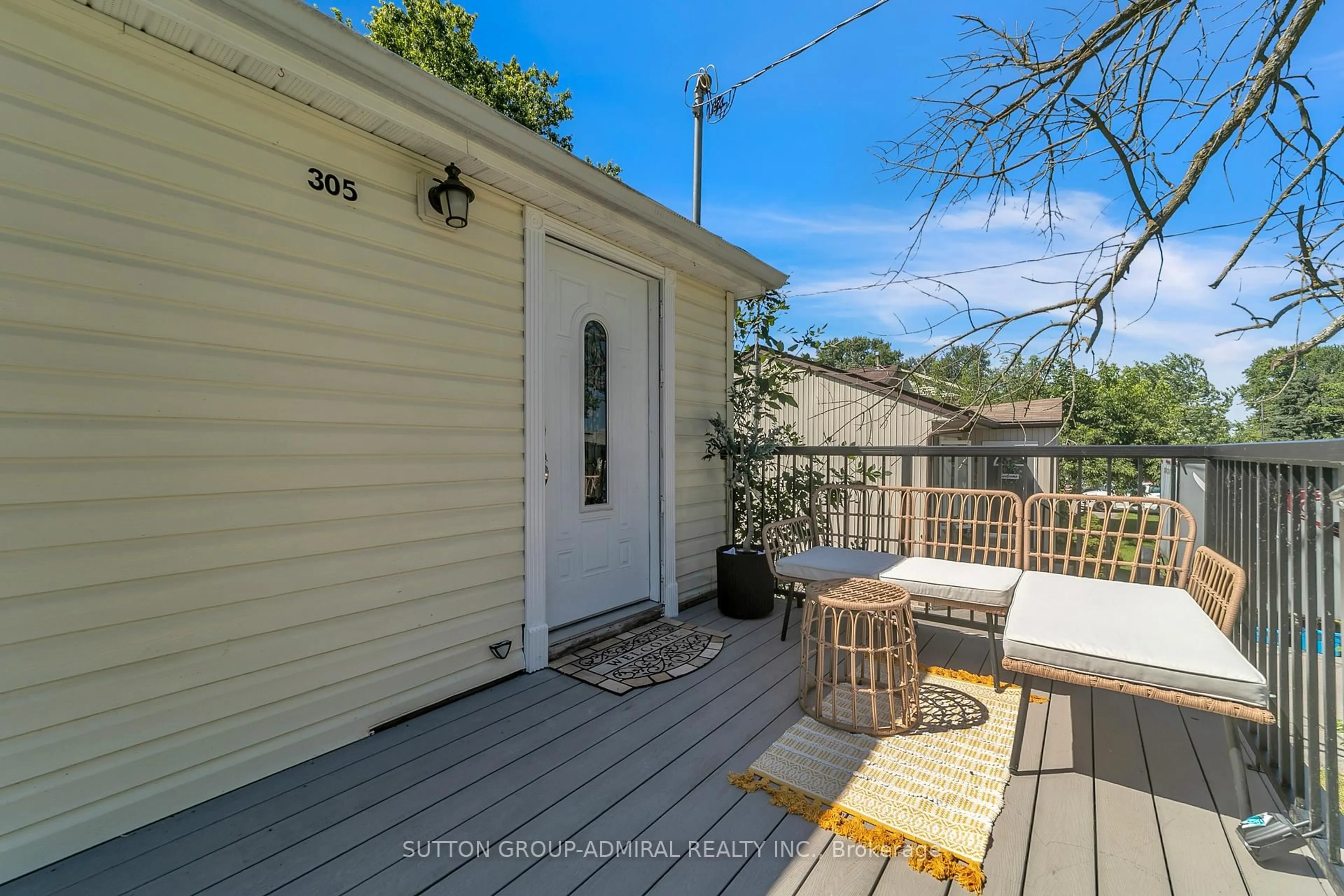 Patio, water/lake/river/ocean view for 305 Kenwood Ave, Georgina Ontario L4P 2X6