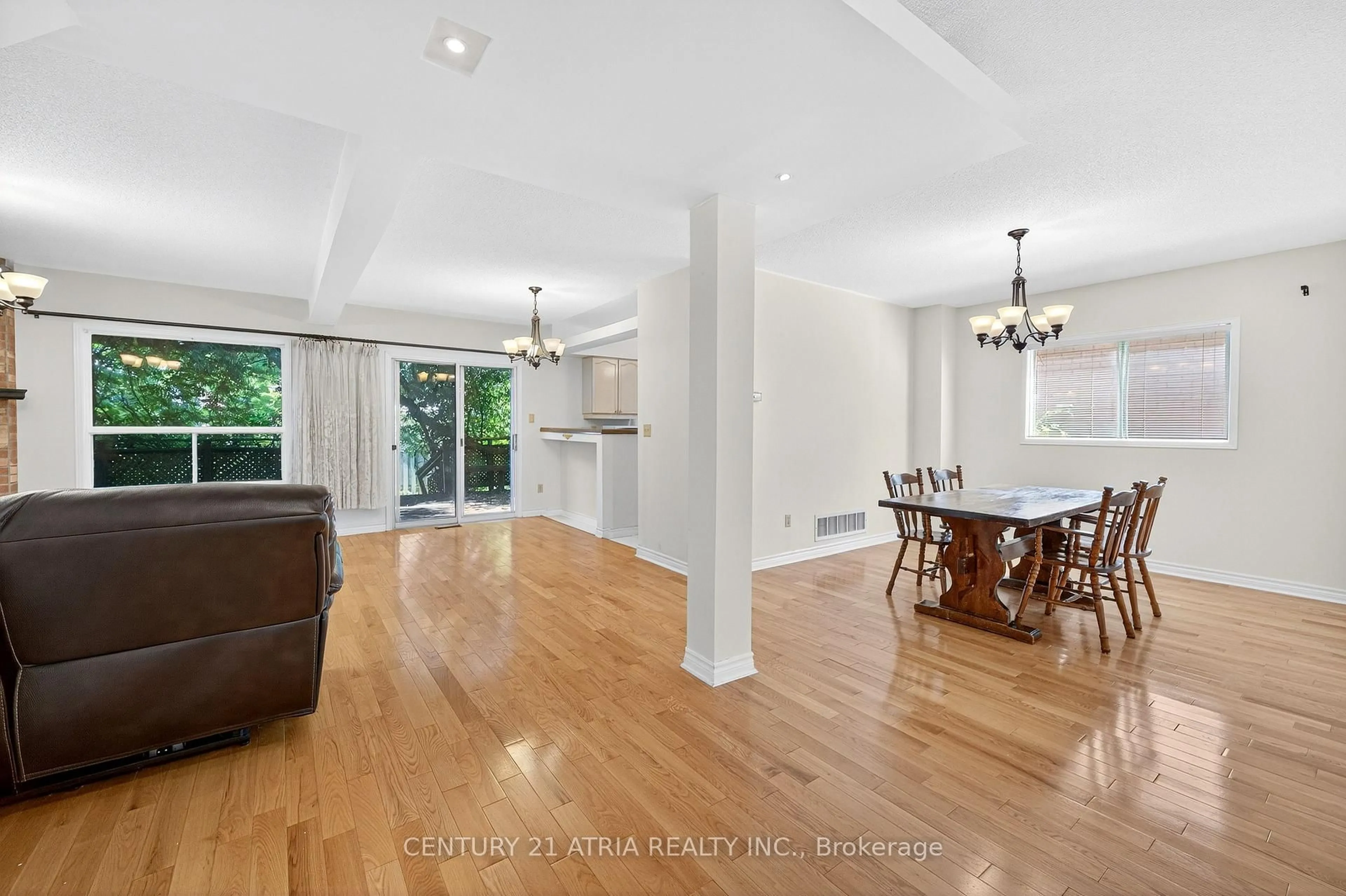 Open concept kitchen, unknown for 135 Larratt Lane, Richmond Hill Ontario L4C 0E6