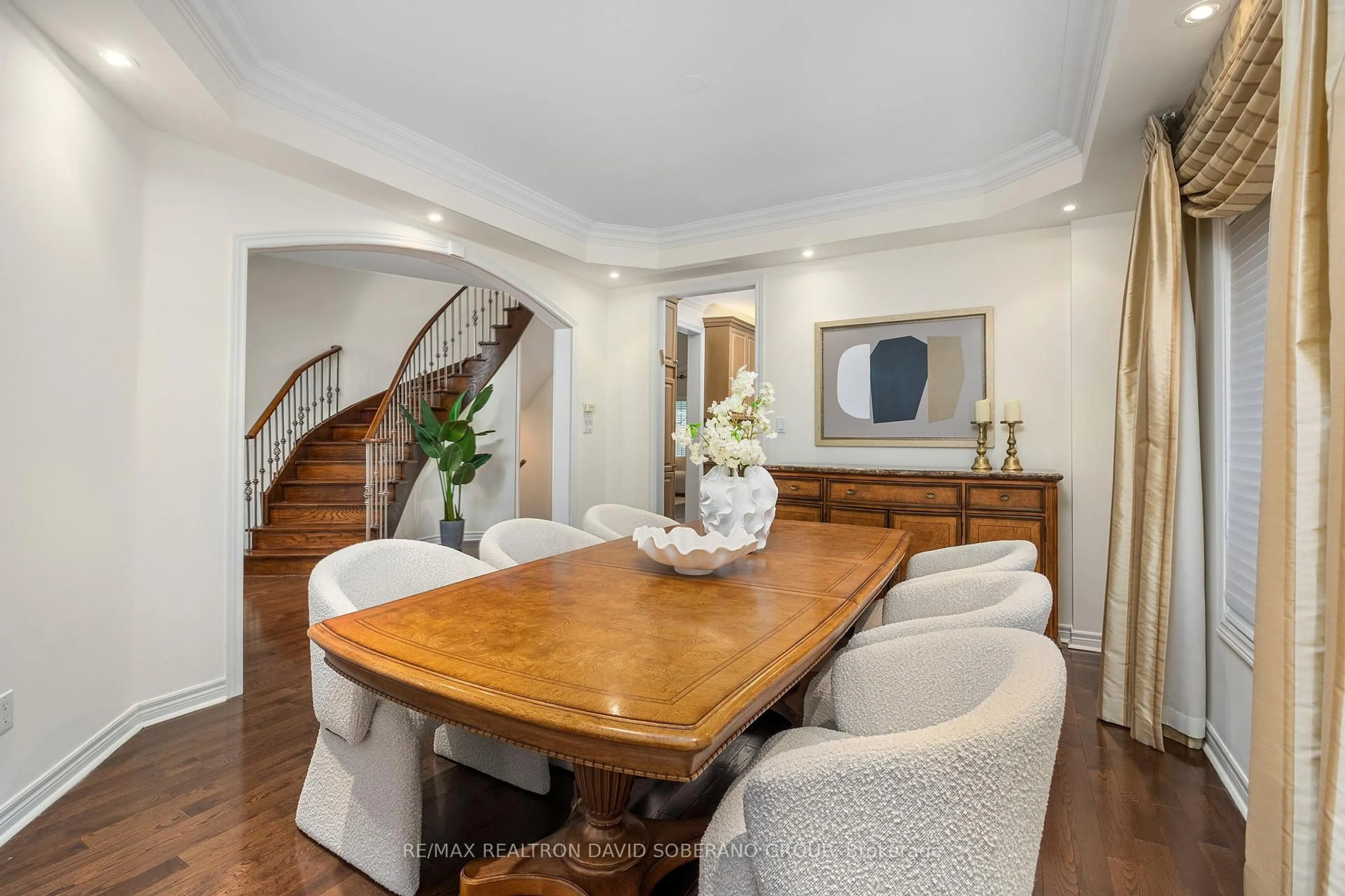 Dining room, wood/laminate floor for 26 Chopin Blvd, Vaughan Ontario L4J 8Y6