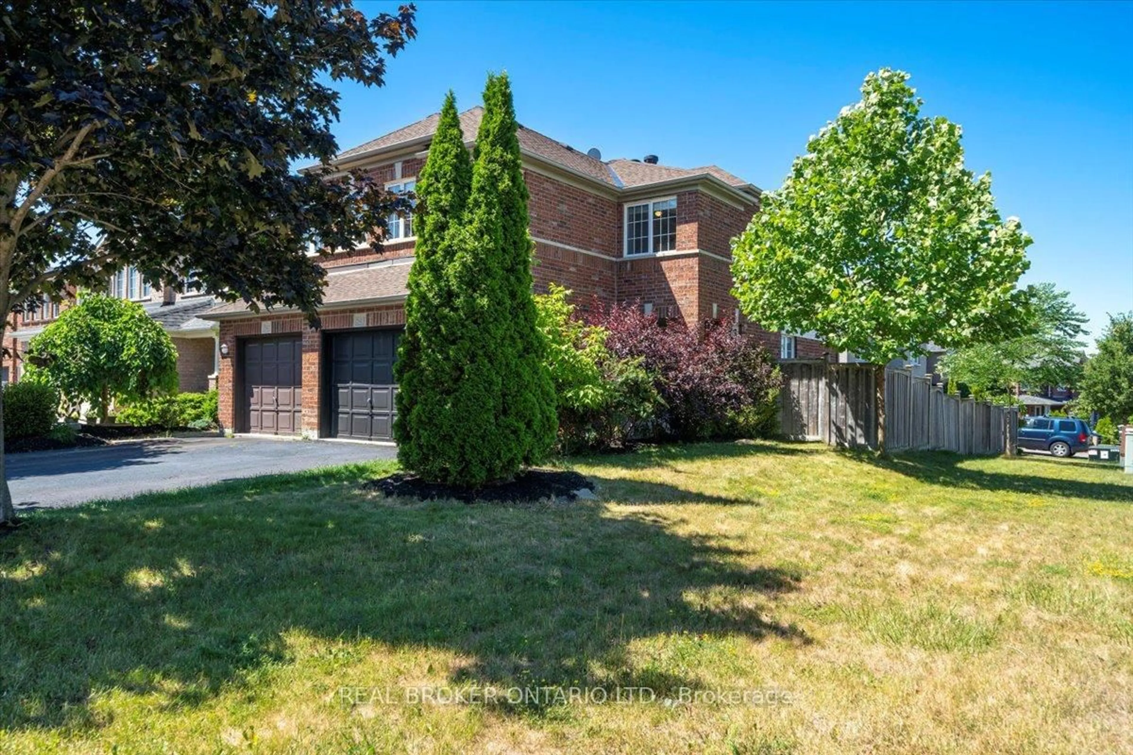 Home with brick exterior material, street for 543 Heddle Cres, Newmarket Ontario L3X 2K7
