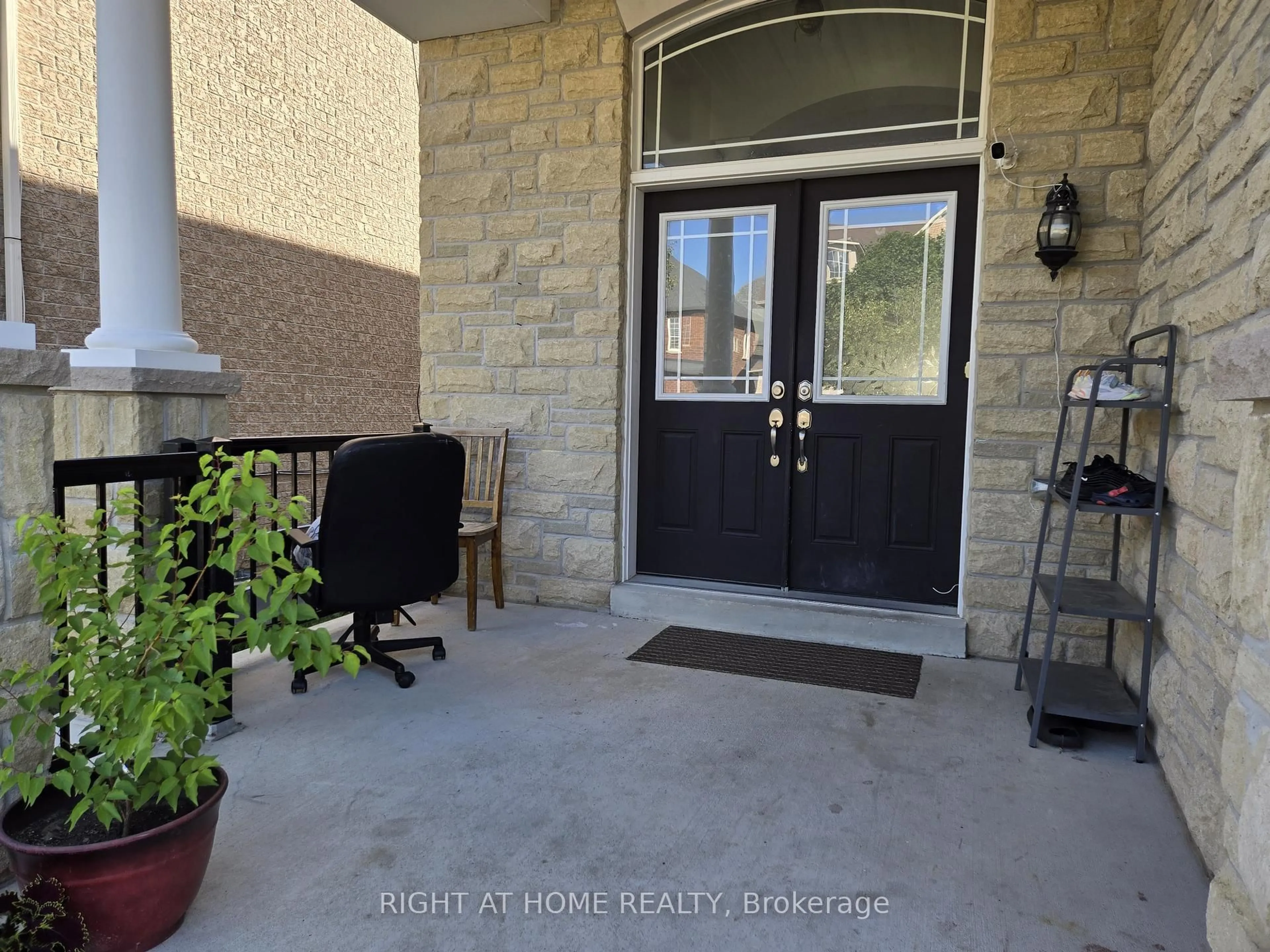 Indoor entryway for 93 Oberfrick Ave, Vaughan Ontario L6A 0N9