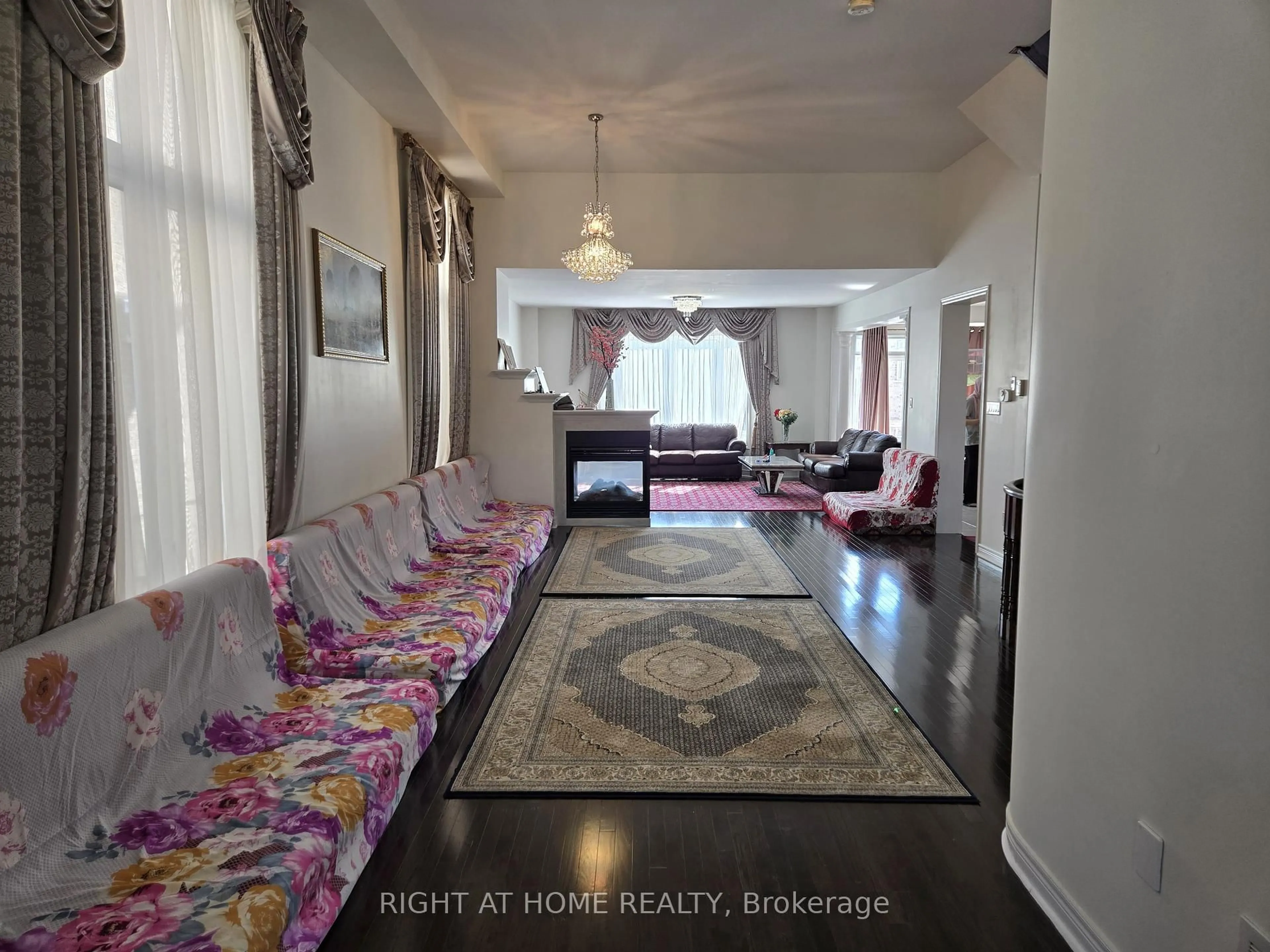 A pic of a room for 93 Oberfrick Ave, Vaughan Ontario L6A 0N9