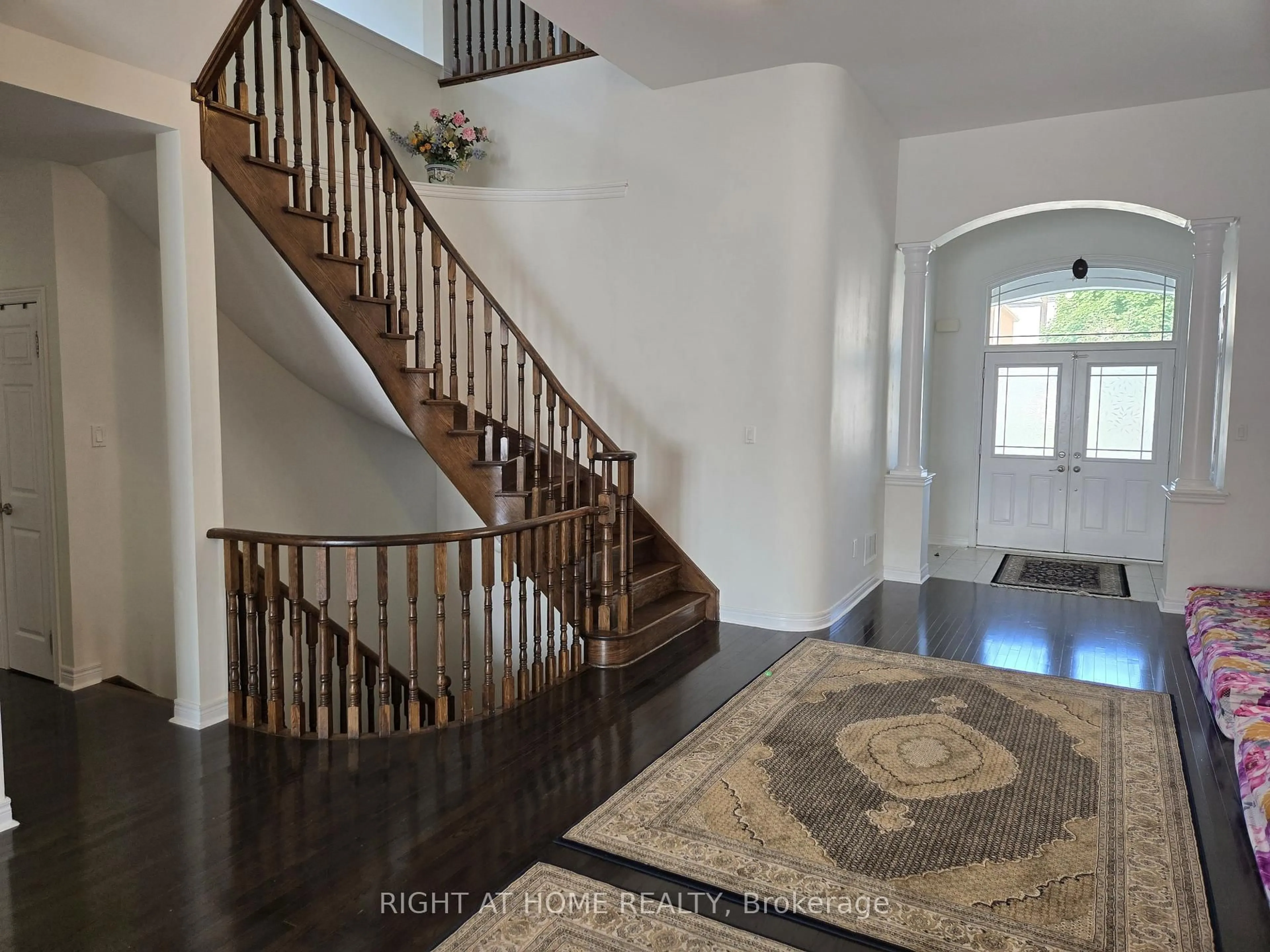 Indoor entryway for 93 Oberfrick Ave, Vaughan Ontario L6A 0N9