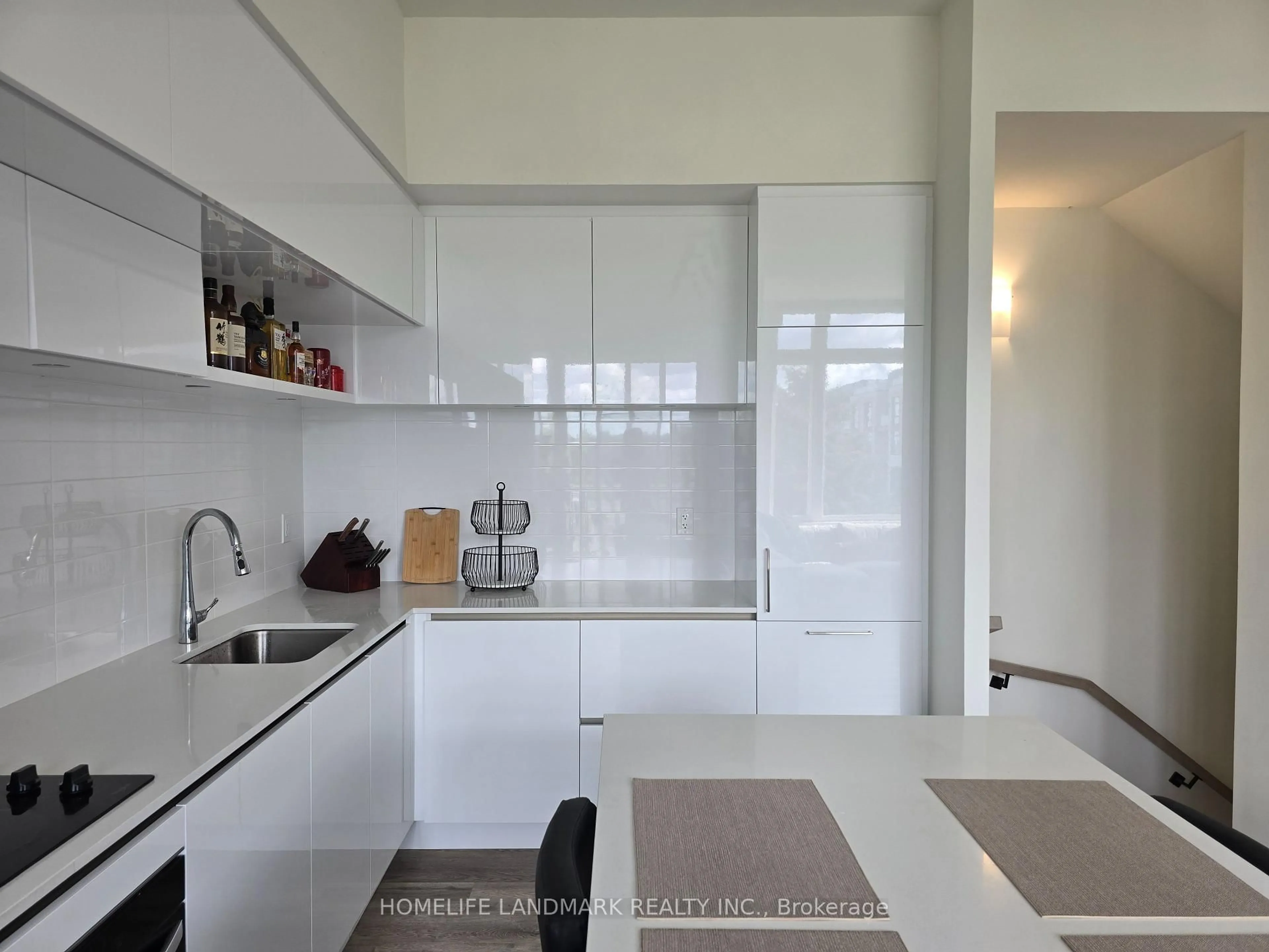 Contemporary kitchen, ceramic/tile floor for 15 David Eyer Rd #1423, Richmond Hill Ontario L4S 0N2